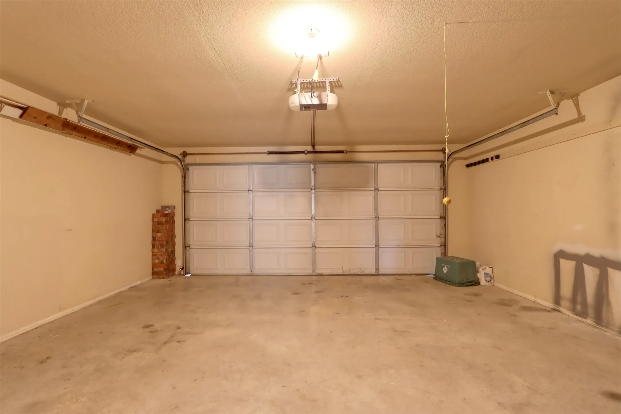 Single Family Residence For Rent in Ellis County , 6218 Cynthia Drive, Midlothian, Texas 76065, 4 Bedroom, 2 Bathroom, 2 Garage spaces, 1,666 Sqft, built in 2003, mls#21381675, Real Estate Agent in Midlothian, Homes For Rent in Ellis county, Homes For Rent in Midlothian, Realtor in Midlothian Texas, Real Estate Brokerage Independent Realty Texas, Luminita Cordes Realtor