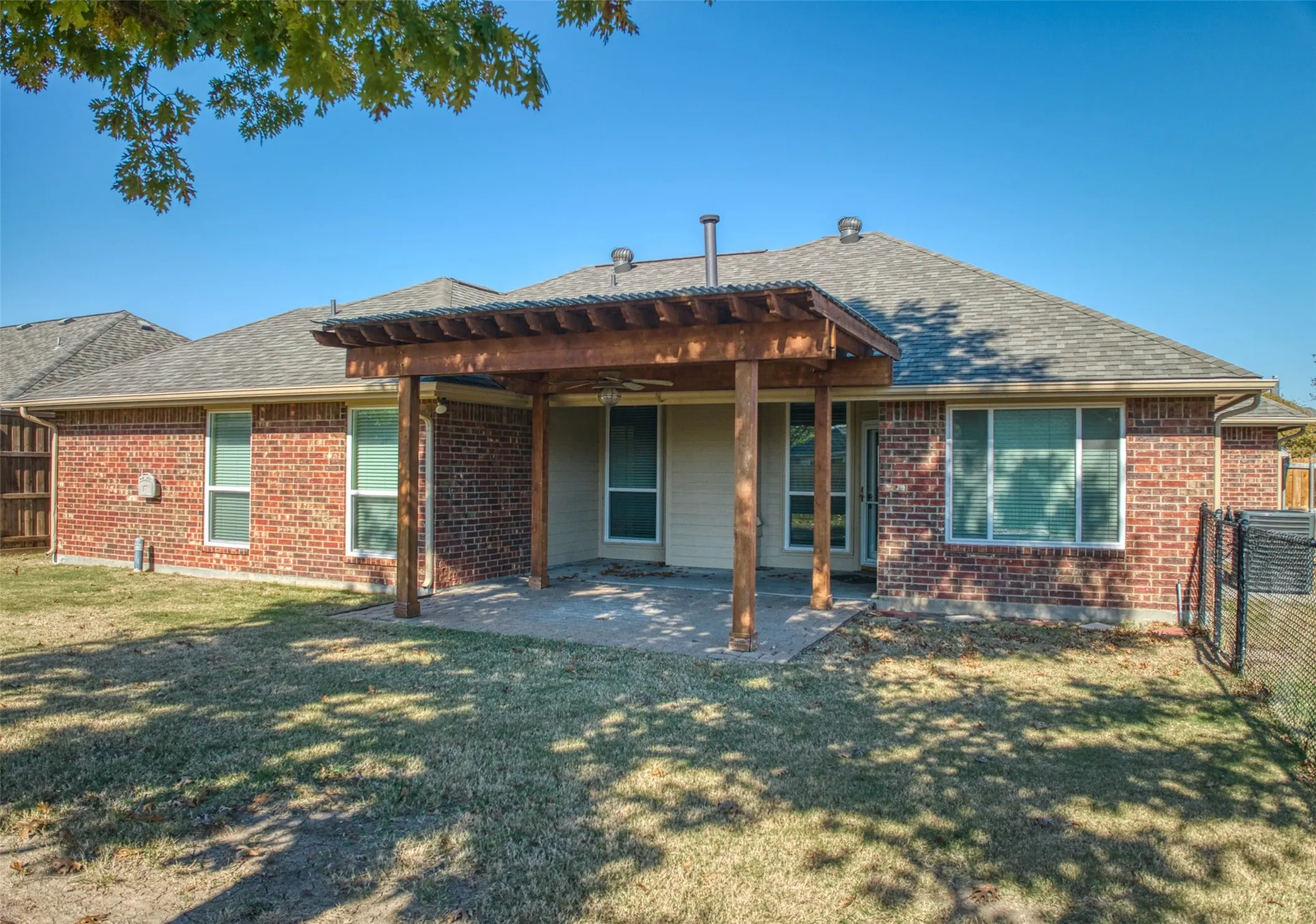Single Family Residence For Rent in Ellis County , 6218 Cynthia Drive, Midlothian, Texas 76065, 4 Bedroom, 2 Bathroom, 2 Garage spaces, 1,666 Sqft, built in 2003, mls#21381675, Real Estate Agent in Midlothian, Homes For Rent in Ellis county, Homes For Rent in Midlothian, Realtor in Midlothian Texas, Real Estate Brokerage Independent Realty Texas, Luminita Cordes Realtor