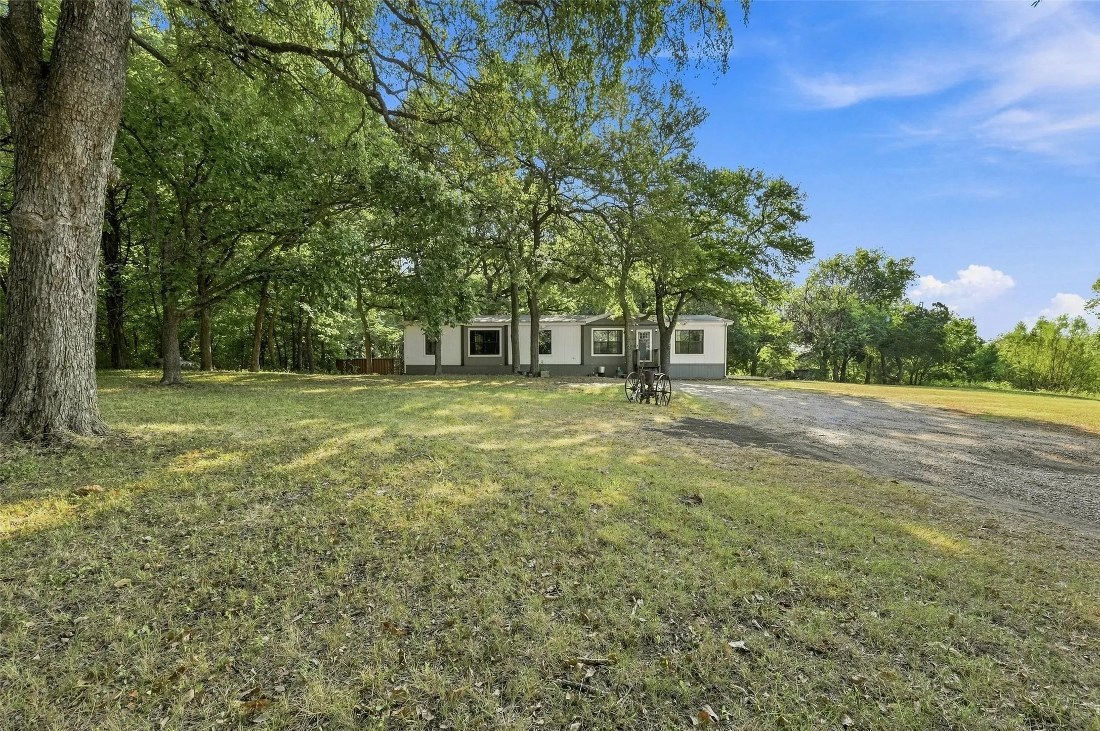 Mobile Home For Sale in Grayson County , 274 N Washburn Road, Bells, Texas 75414, 4 Bedroom, 2 Bathroom, Garage spaces, 1,768 Sqft, built in 2019, mls#21370007, Real Estate Agent in Bells, Homes For Sale in Grayson county, Homes For Sale in Bells, Realtor in Bells Texas, Real Estate Brokerage Independent Realty Texas, Luminita Cordes Realtor