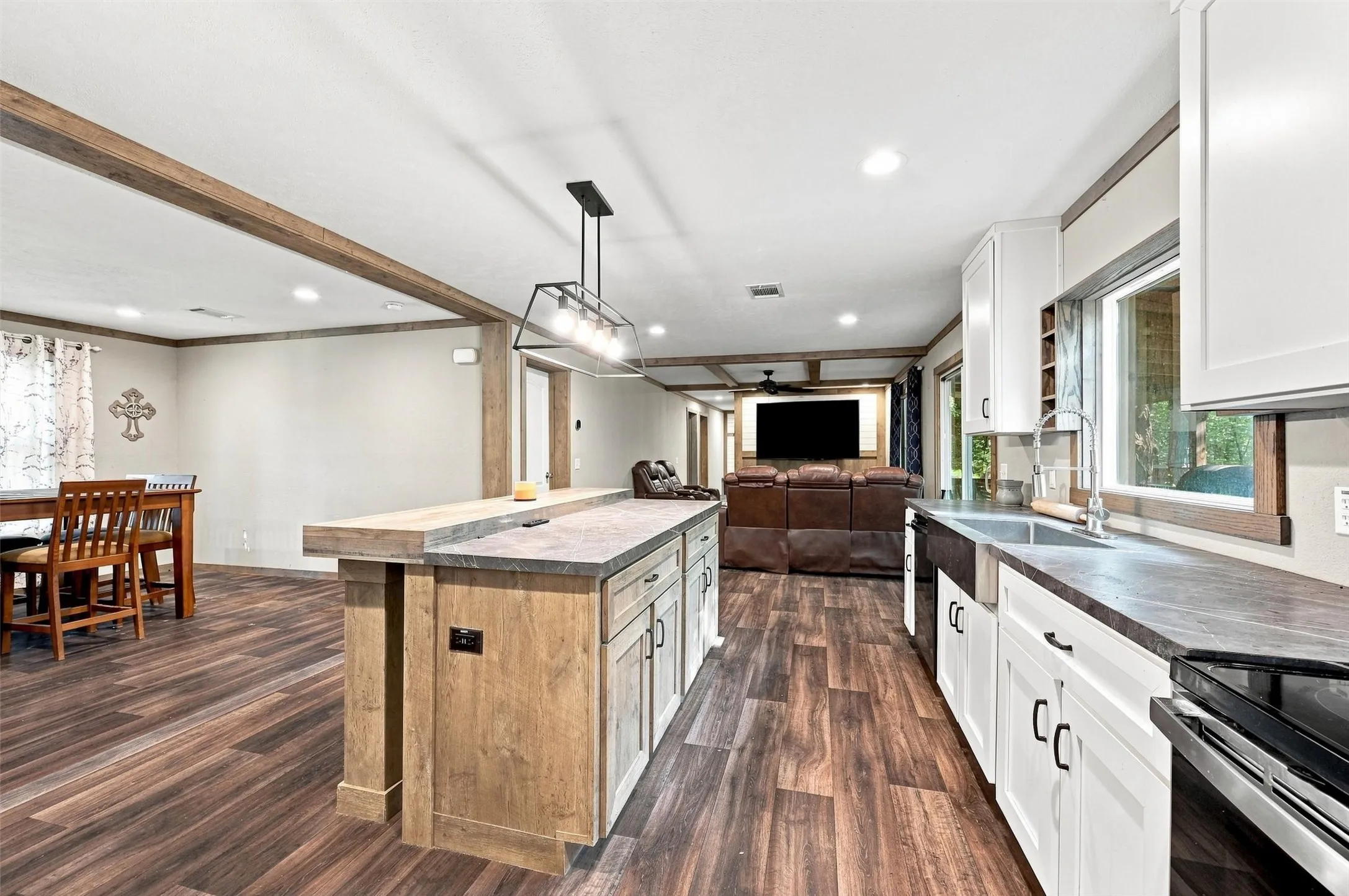 Mobile Home For Sale in Grayson County , 274 N Washburn Road, Bells, Texas 75414, 4 Bedroom, 2 Bathroom, Garage spaces, 1,768 Sqft, built in 2019, mls#21370007, Real Estate Agent in Bells, Homes For Sale in Grayson county, Homes For Sale in Bells, Realtor in Bells Texas, Real Estate Brokerage Independent Realty Texas, Luminita Cordes Realtor