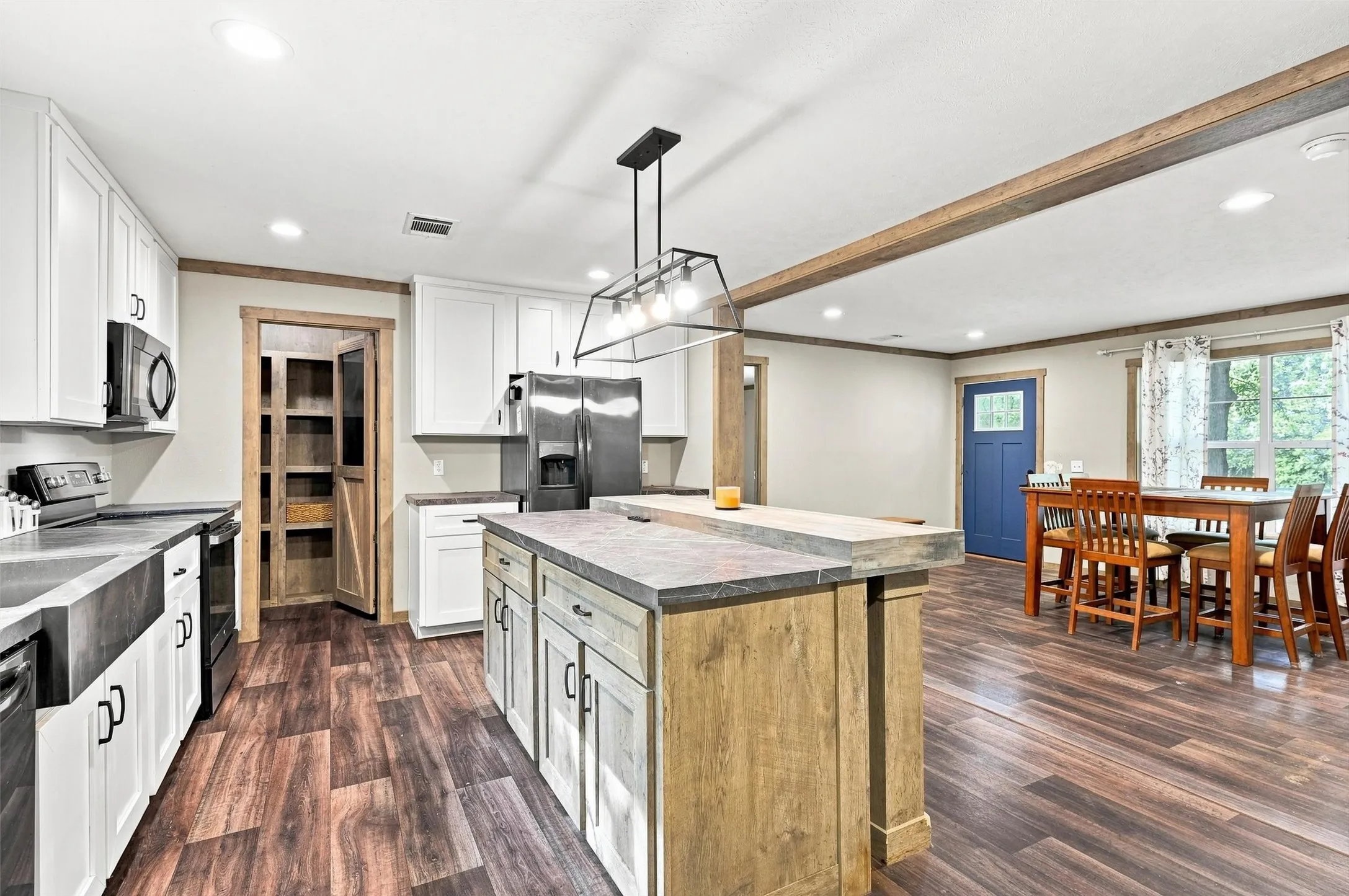 Mobile Home For Sale in Grayson County , 274 N Washburn Road, Bells, Texas 75414, 4 Bedroom, 2 Bathroom, Garage spaces, 1,768 Sqft, built in 2019, mls#21370007, Real Estate Agent in Bells, Homes For Sale in Grayson county, Homes For Sale in Bells, Realtor in Bells Texas, Real Estate Brokerage Independent Realty Texas, Luminita Cordes Realtor
