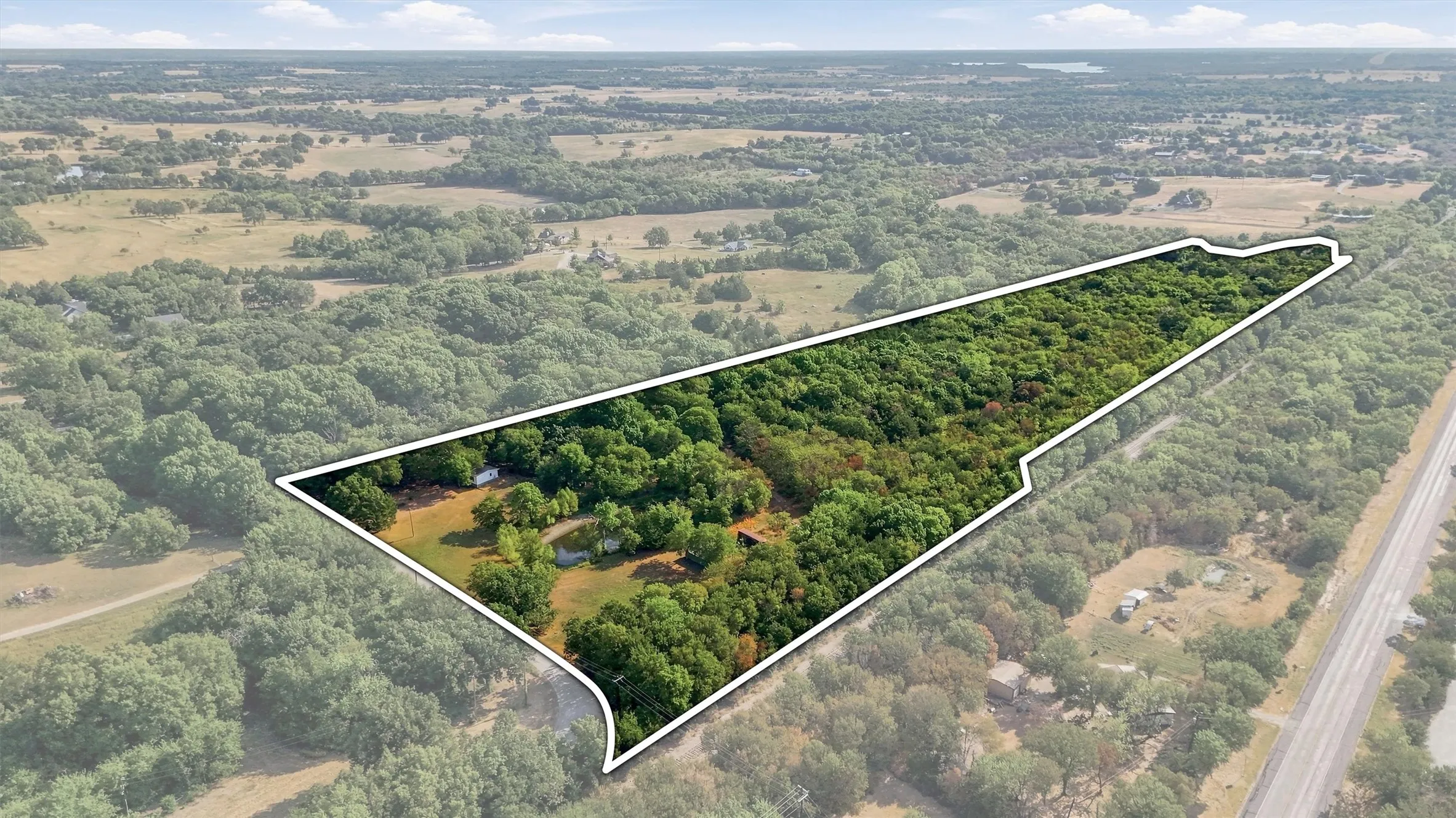 Mobile Home For Sale in Grayson County , 274 N Washburn Road, Bells, Texas 75414, 4 Bedroom, 2 Bathroom, Garage spaces, 1,768 Sqft, built in 2019, mls#21370007, Real Estate Agent in Bells, Homes For Sale in Grayson county, Homes For Sale in Bells, Realtor in Bells Texas, Real Estate Brokerage Independent Realty Texas, Luminita Cordes Realtor