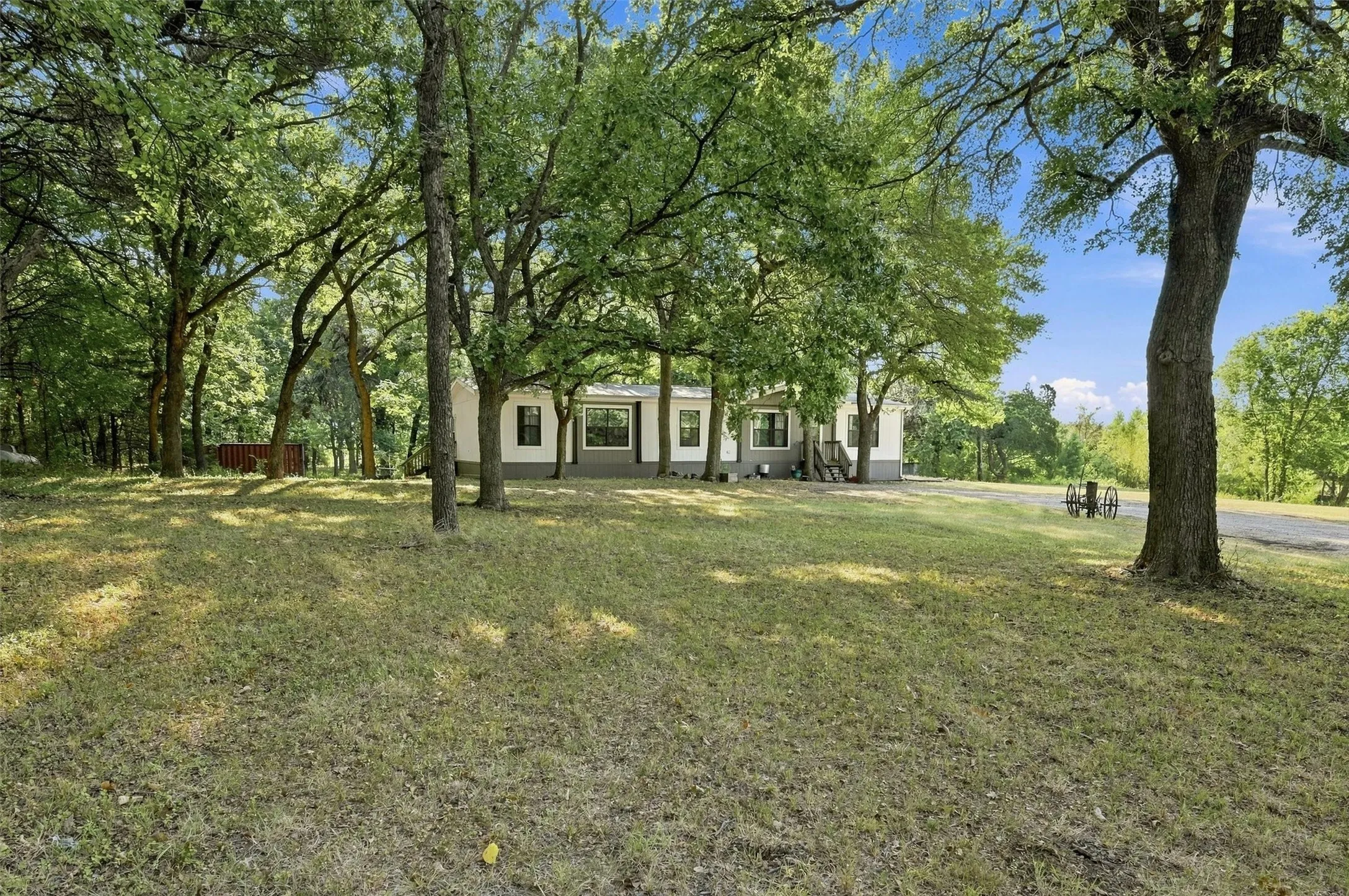 Mobile Home For Sale in Grayson County , 274 N Washburn Road, Bells, Texas 75414, 4 Bedroom, 2 Bathroom, Garage spaces, 1,768 Sqft, built in 2019, mls#21370007, Real Estate Agent in Bells, Homes For Sale in Grayson county, Homes For Sale in Bells, Realtor in Bells Texas, Real Estate Brokerage Independent Realty Texas, Luminita Cordes Realtor