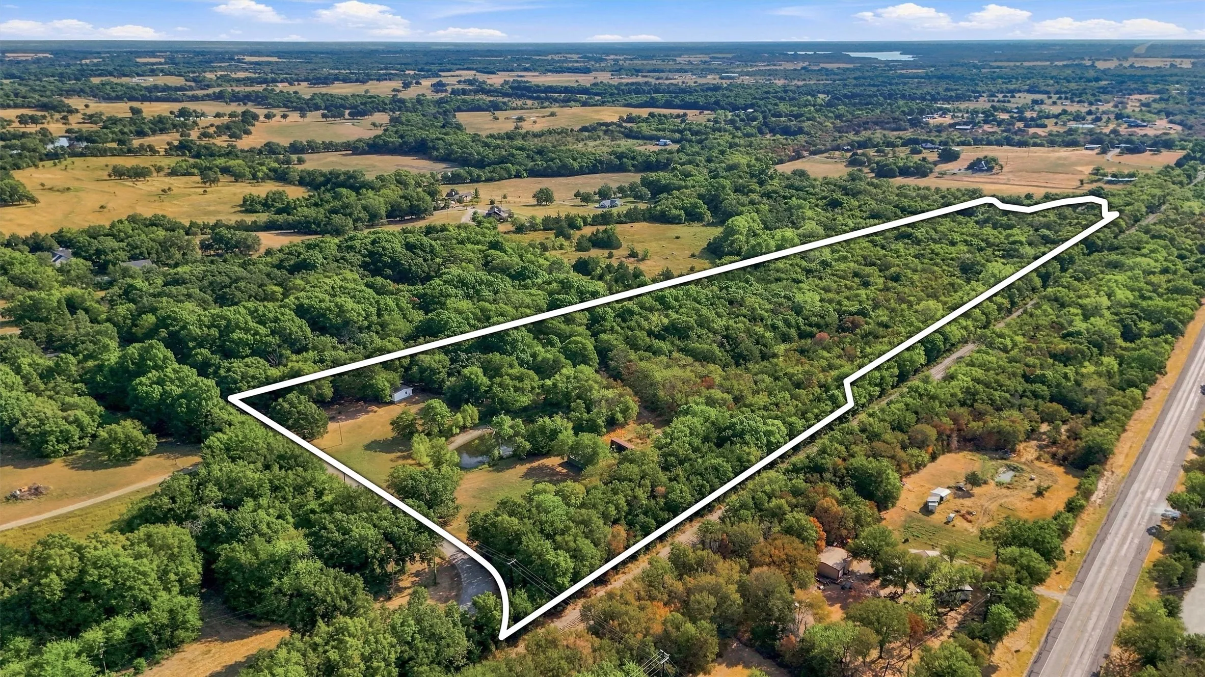 Mobile Home For Sale in Grayson County , 274 N Washburn Road, Bells, Texas 75414, 4 Bedroom, 2 Bathroom, Garage spaces, 1,768 Sqft, built in 2019, mls#21370007, Real Estate Agent in Bells, Homes For Sale in Grayson county, Homes For Sale in Bells, Realtor in Bells Texas, Real Estate Brokerage Independent Realty Texas, Luminita Cordes Realtor