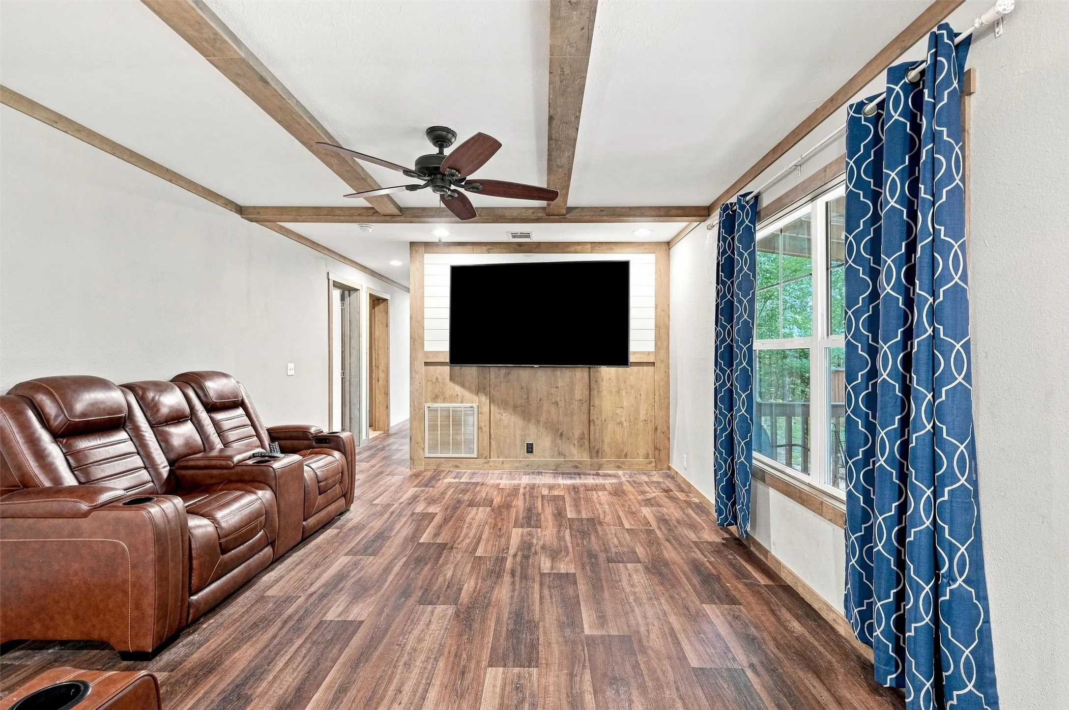 Mobile Home For Sale in Grayson County , 274 N Washburn Road, Bells, Texas 75414, 4 Bedroom, 2 Bathroom, Garage spaces, 1,768 Sqft, built in 2019, mls#21370007, Real Estate Agent in Bells, Homes For Sale in Grayson county, Homes For Sale in Bells, Realtor in Bells Texas, Real Estate Brokerage Independent Realty Texas, Luminita Cordes Realtor