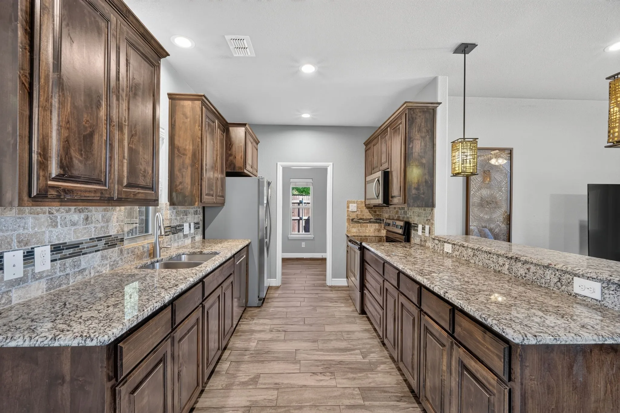 Single Family Residence For Sale in Hood County , 305 Donna Circle, Granbury, Texas 76049, 3 Bedroom, 3 Bathroom, 2 Garage spaces, 1,749 Sqft, built in 2018, mls#21373988, Real Estate Agent in Granbury, Homes For Sale in Hood county, Homes For Sale in Granbury, Realtor in Granbury Texas, Real Estate Brokerage Independent Realty Texas, Luminita Cordes Realtor
