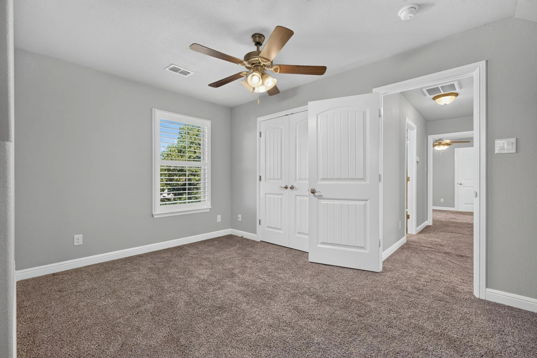 Single Family Residence For Sale in Hood County , 305 Donna Circle, Granbury, Texas 76049, 3 Bedroom, 3 Bathroom, 2 Garage spaces, 1,749 Sqft, built in 2018, mls#21373988, Real Estate Agent in Granbury, Homes For Sale in Hood county, Homes For Sale in Granbury, Realtor in Granbury Texas, Real Estate Brokerage Independent Realty Texas, Luminita Cordes Realtor