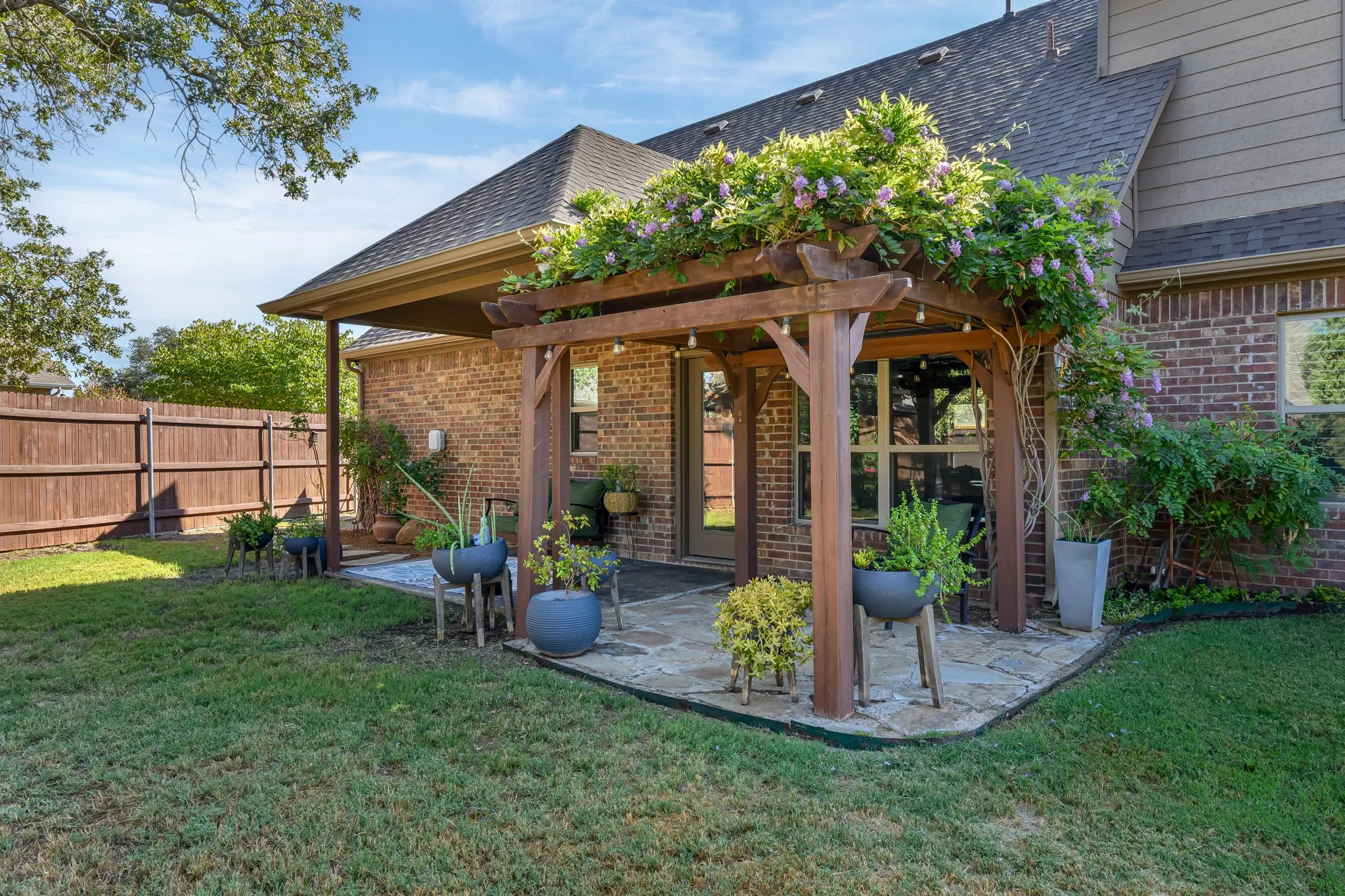 Single Family Residence For Sale in Hood County , 305 Donna Circle, Granbury, Texas 76049, 3 Bedroom, 3 Bathroom, 2 Garage spaces, 1,749 Sqft, built in 2018, mls#21373988, Real Estate Agent in Granbury, Homes For Sale in Hood county, Homes For Sale in Granbury, Realtor in Granbury Texas, Real Estate Brokerage Independent Realty Texas, Luminita Cordes Realtor