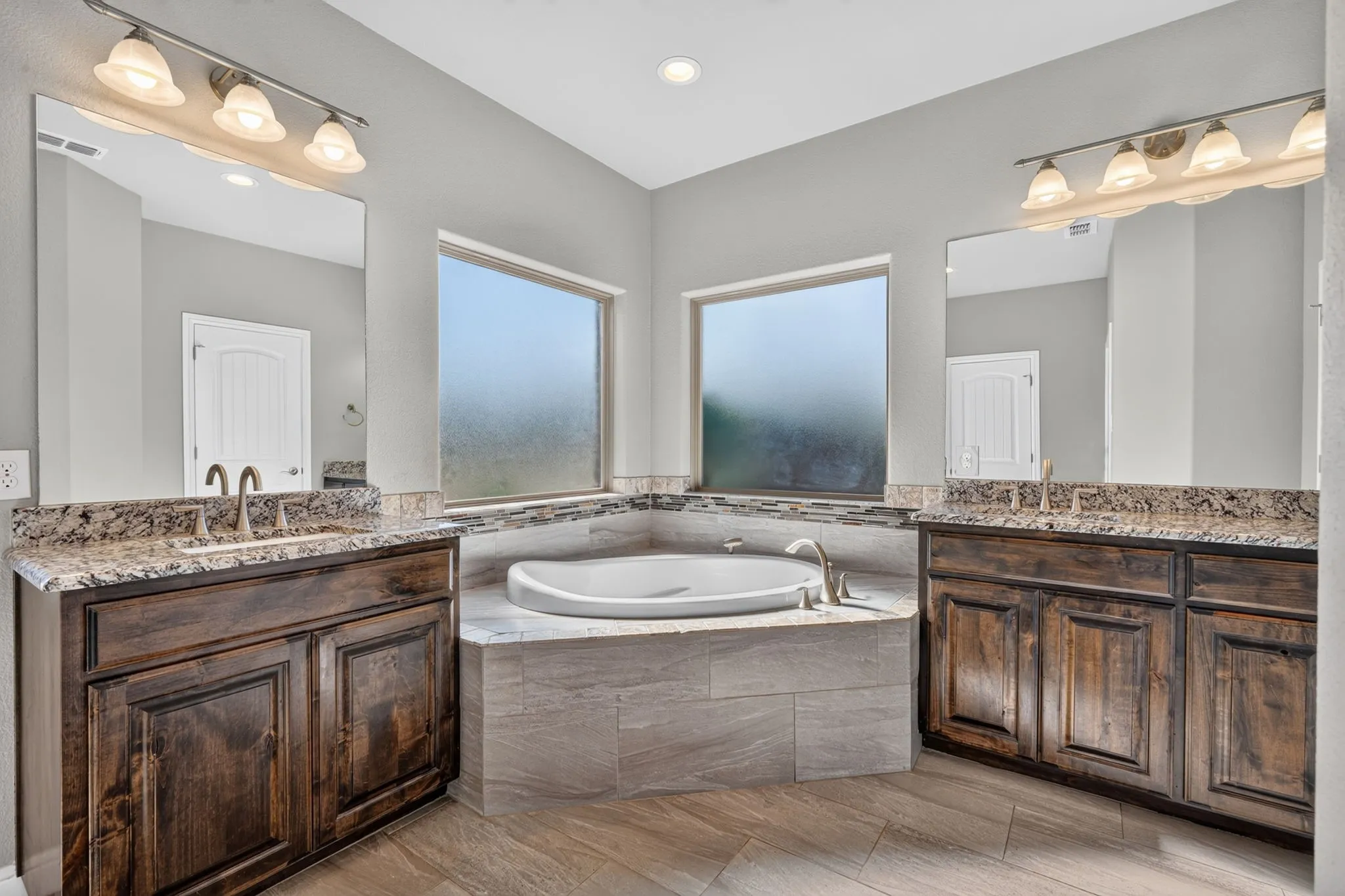 Single Family Residence For Sale in Hood County , 305 Donna Circle, Granbury, Texas 76049, 3 Bedroom, 3 Bathroom, 2 Garage spaces, 1,749 Sqft, built in 2018, mls#21373988, Real Estate Agent in Granbury, Homes For Sale in Hood county, Homes For Sale in Granbury, Realtor in Granbury Texas, Real Estate Brokerage Independent Realty Texas, Luminita Cordes Realtor
