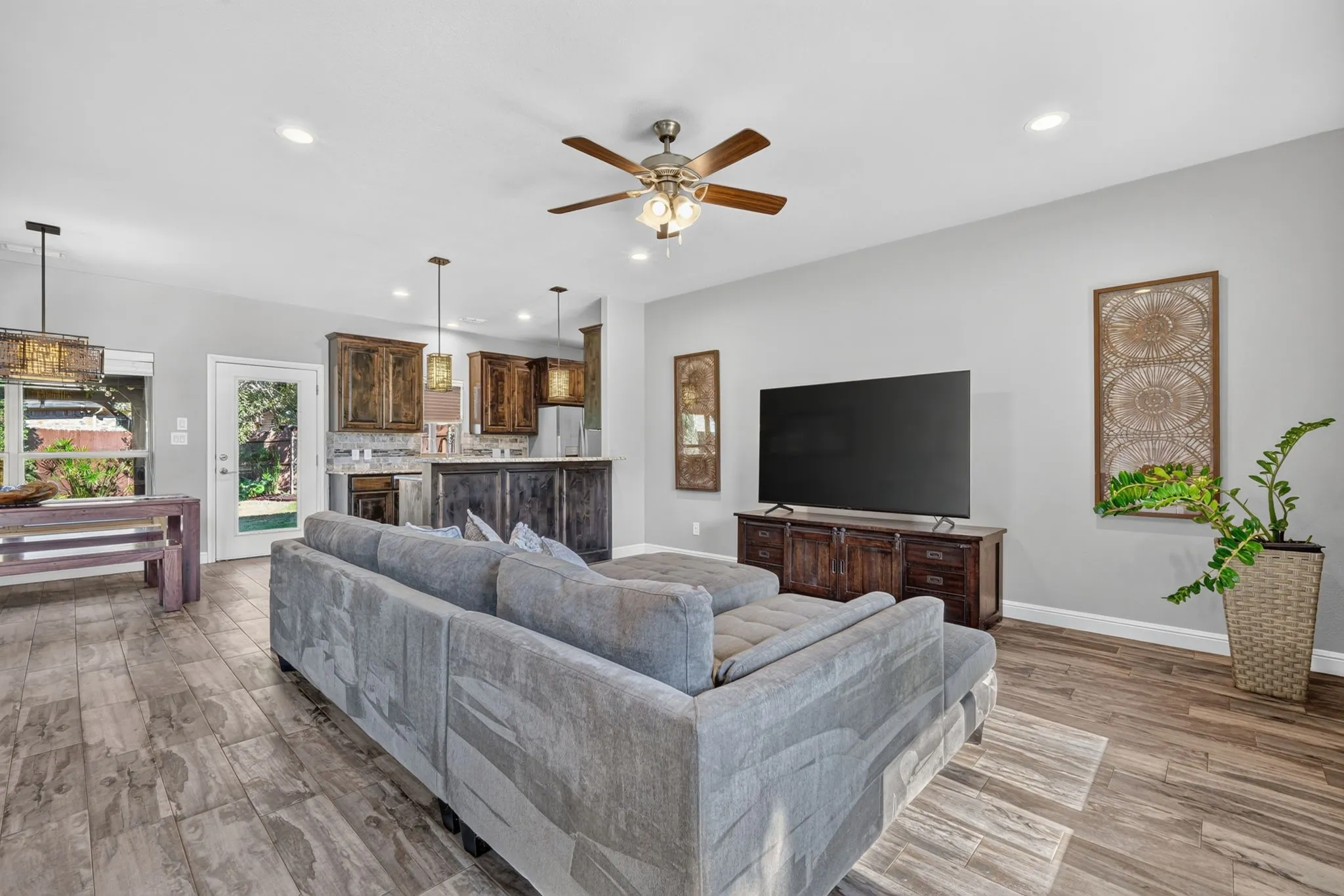 Single Family Residence For Sale in Hood County , 305 Donna Circle, Granbury, Texas 76049, 3 Bedroom, 3 Bathroom, 2 Garage spaces, 1,749 Sqft, built in 2018, mls#21373988, Real Estate Agent in Granbury, Homes For Sale in Hood county, Homes For Sale in Granbury, Realtor in Granbury Texas, Real Estate Brokerage Independent Realty Texas, Luminita Cordes Realtor