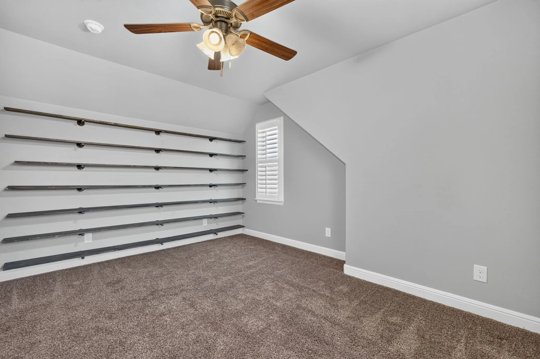Single Family Residence For Sale in Hood County , 305 Donna Circle, Granbury, Texas 76049, 3 Bedroom, 3 Bathroom, 2 Garage spaces, 1,749 Sqft, built in 2018, mls#21373988, Real Estate Agent in Granbury, Homes For Sale in Hood county, Homes For Sale in Granbury, Realtor in Granbury Texas, Real Estate Brokerage Independent Realty Texas, Luminita Cordes Realtor