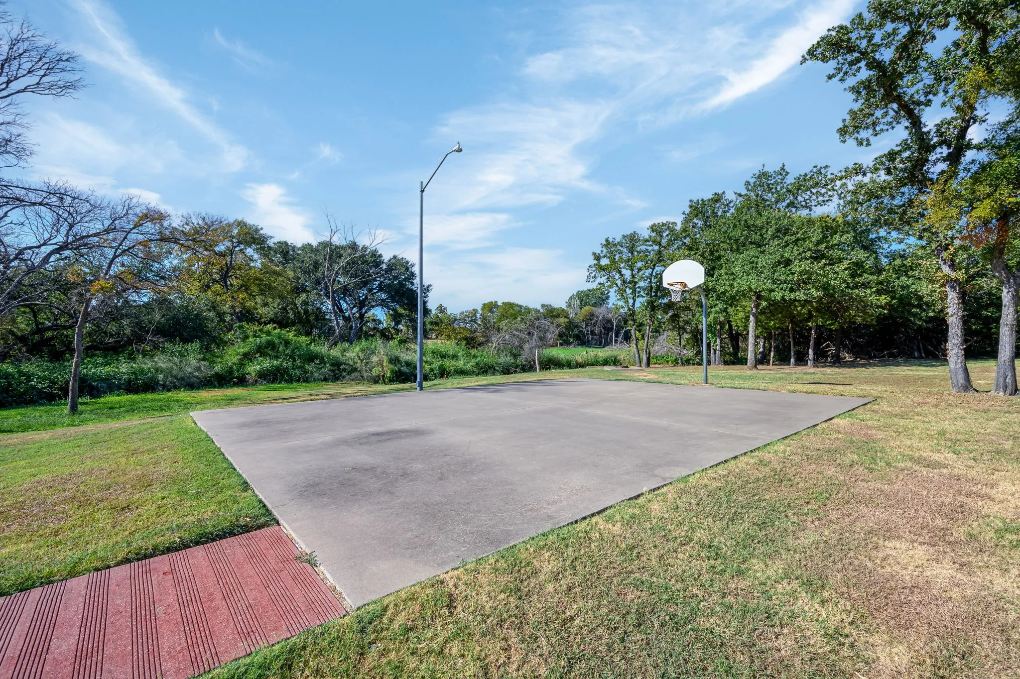 Single Family Residence For Sale in Hood County , 305 Donna Circle, Granbury, Texas 76049, 3 Bedroom, 3 Bathroom, 2 Garage spaces, 1,749 Sqft, built in 2018, mls#21373988, Real Estate Agent in Granbury, Homes For Sale in Hood county, Homes For Sale in Granbury, Realtor in Granbury Texas, Real Estate Brokerage Independent Realty Texas, Luminita Cordes Realtor
