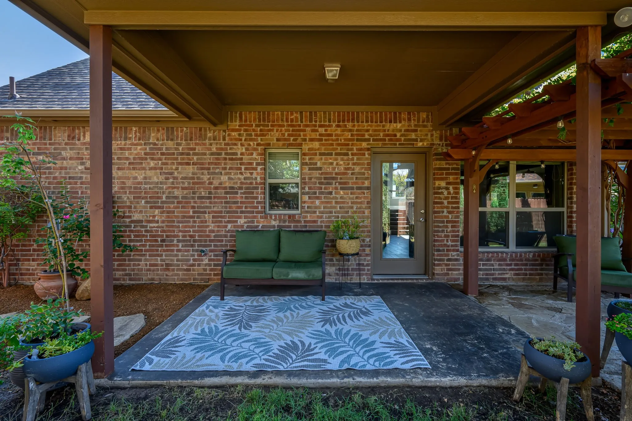 Single Family Residence For Sale in Hood County , 305 Donna Circle, Granbury, Texas 76049, 3 Bedroom, 3 Bathroom, 2 Garage spaces, 1,749 Sqft, built in 2018, mls#21373988, Real Estate Agent in Granbury, Homes For Sale in Hood county, Homes For Sale in Granbury, Realtor in Granbury Texas, Real Estate Brokerage Independent Realty Texas, Luminita Cordes Realtor