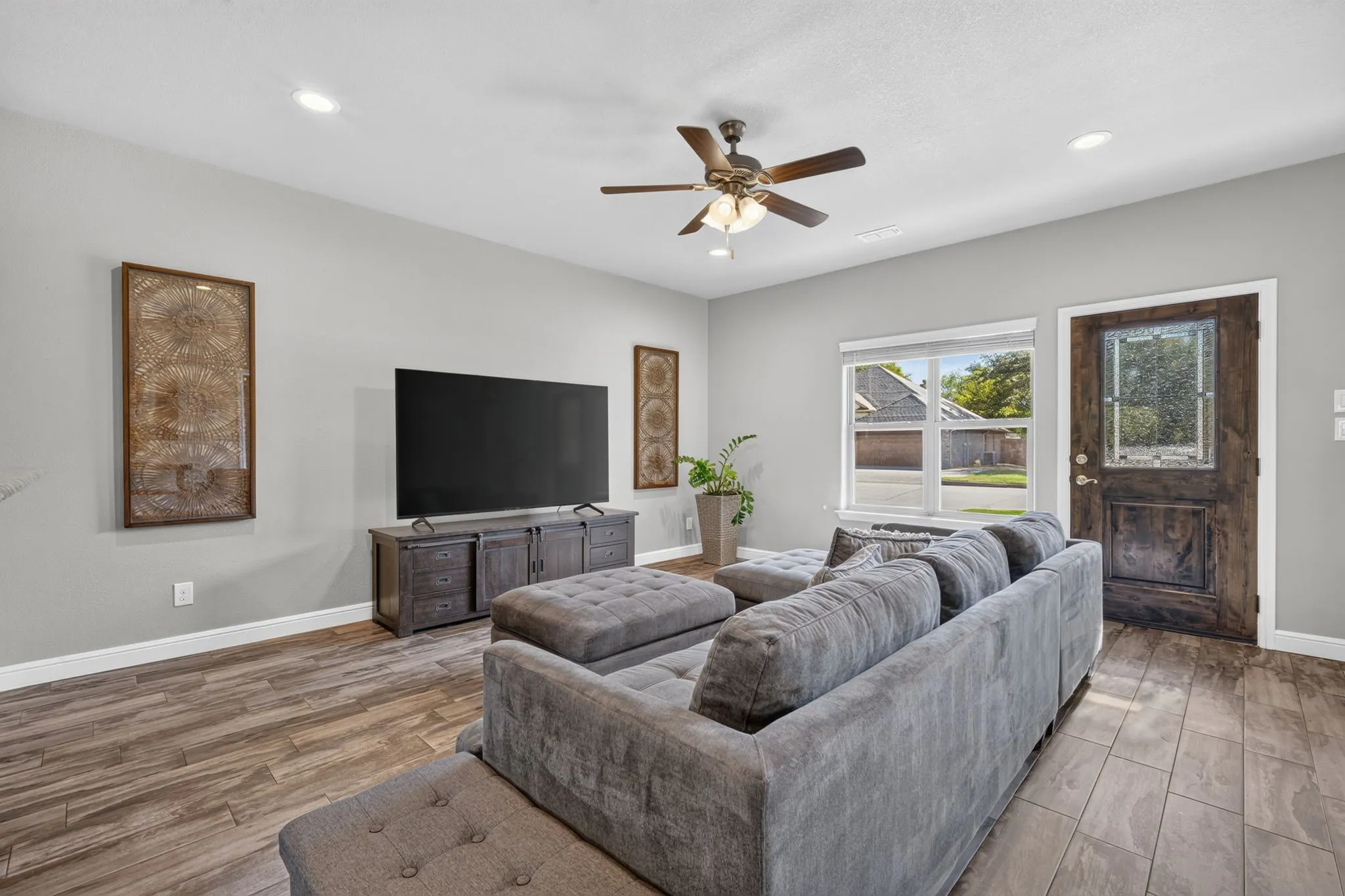 Single Family Residence For Sale in Hood County , 305 Donna Circle, Granbury, Texas 76049, 3 Bedroom, 3 Bathroom, 2 Garage spaces, 1,749 Sqft, built in 2018, mls#21373988, Real Estate Agent in Granbury, Homes For Sale in Hood county, Homes For Sale in Granbury, Realtor in Granbury Texas, Real Estate Brokerage Independent Realty Texas, Luminita Cordes Realtor
