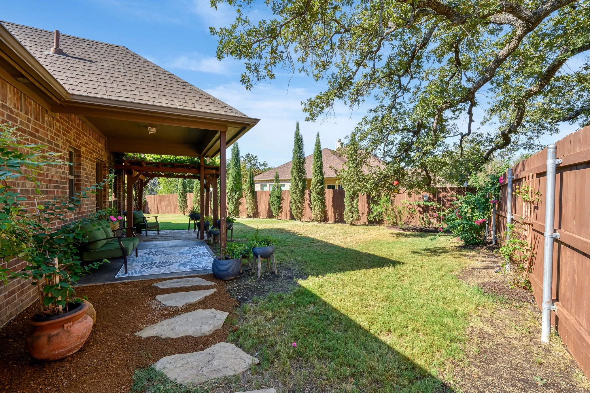 Single Family Residence For Sale in Hood County , 305 Donna Circle, Granbury, Texas 76049, 3 Bedroom, 3 Bathroom, 2 Garage spaces, 1,749 Sqft, built in 2018, mls#21373988, Real Estate Agent in Granbury, Homes For Sale in Hood county, Homes For Sale in Granbury, Realtor in Granbury Texas, Real Estate Brokerage Independent Realty Texas, Luminita Cordes Realtor