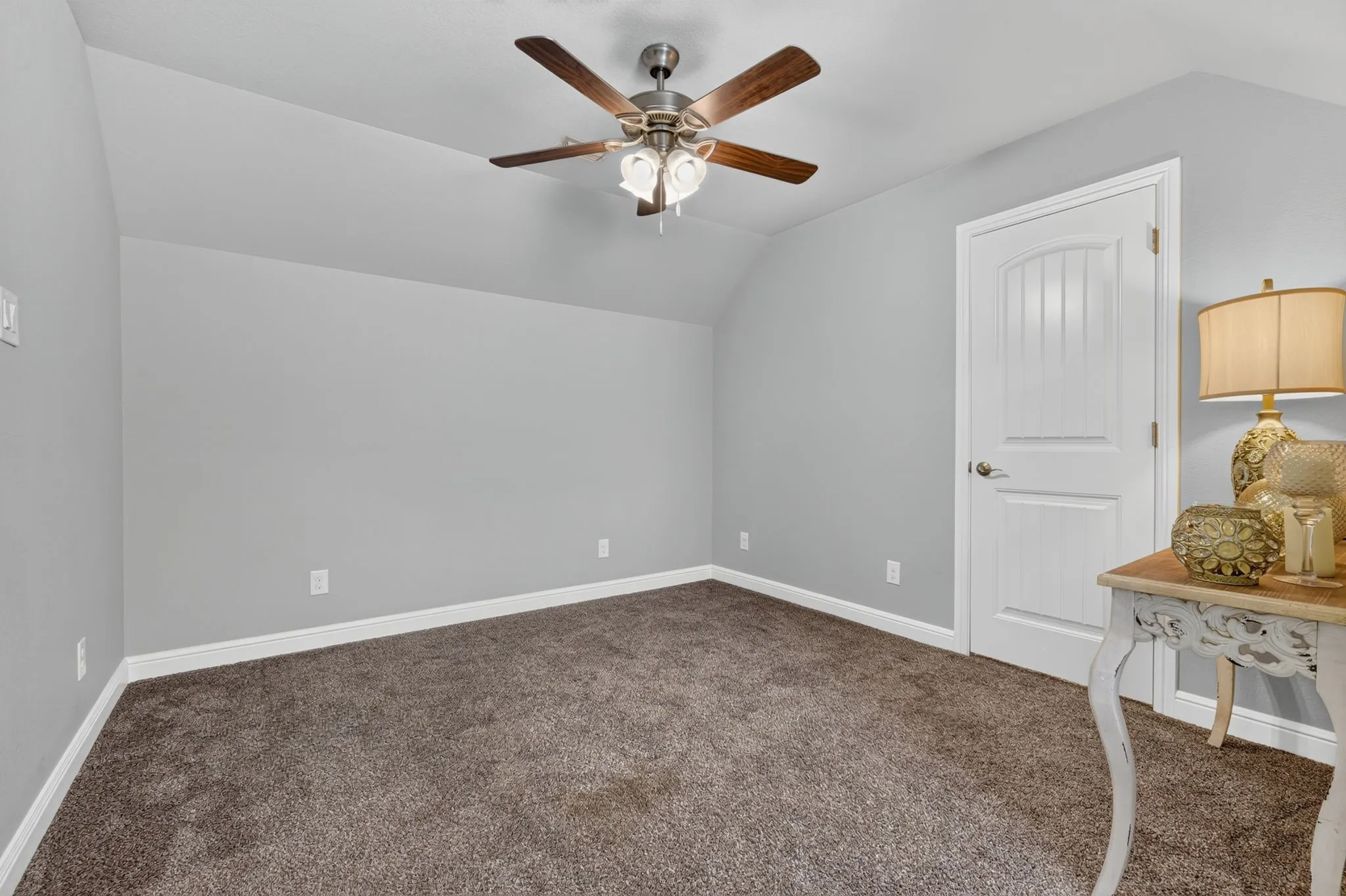 Single Family Residence For Sale in Hood County , 305 Donna Circle, Granbury, Texas 76049, 3 Bedroom, 3 Bathroom, 2 Garage spaces, 1,749 Sqft, built in 2018, mls#21373988, Real Estate Agent in Granbury, Homes For Sale in Hood county, Homes For Sale in Granbury, Realtor in Granbury Texas, Real Estate Brokerage Independent Realty Texas, Luminita Cordes Realtor