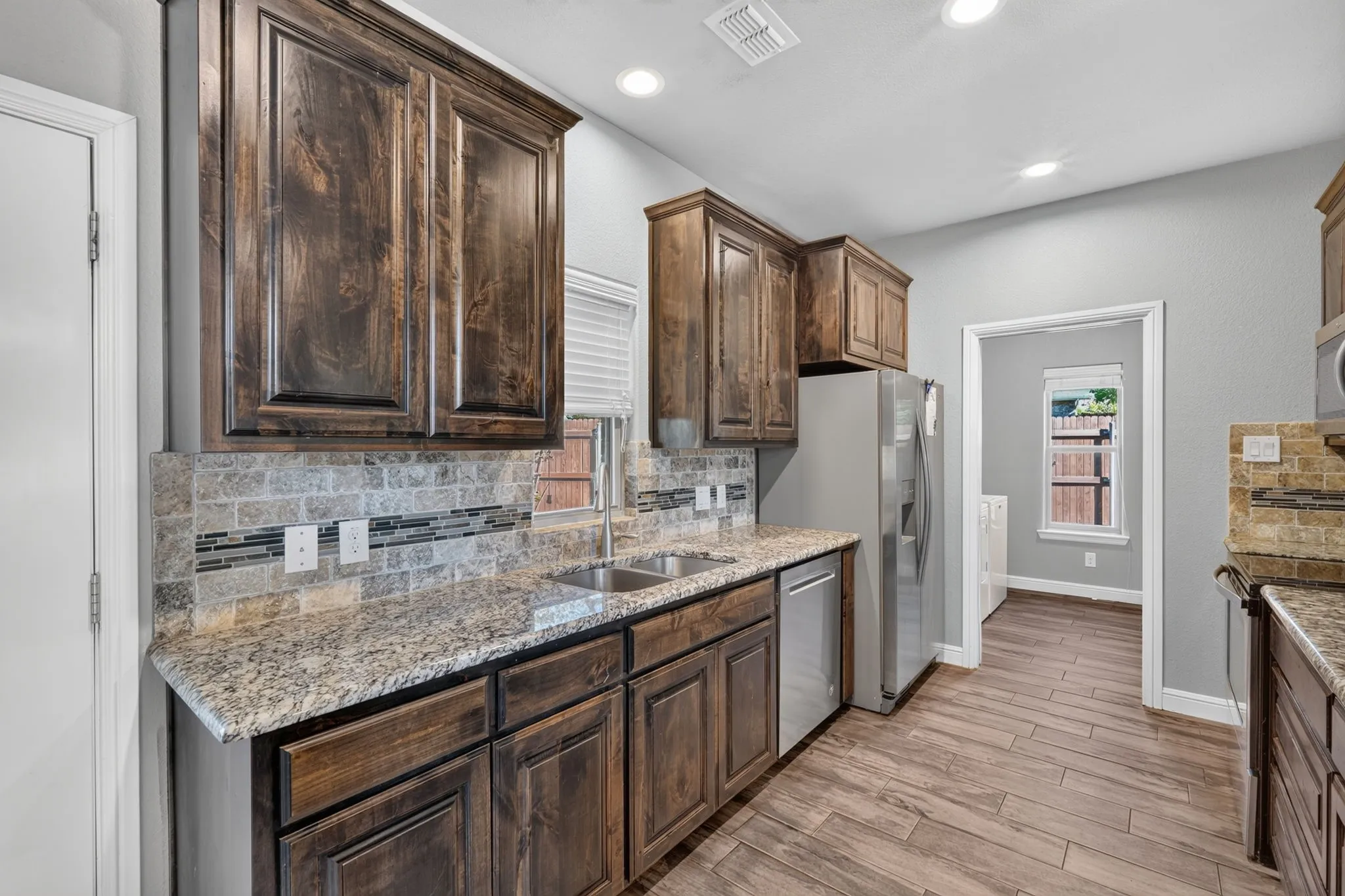 Single Family Residence For Sale in Hood County , 305 Donna Circle, Granbury, Texas 76049, 3 Bedroom, 3 Bathroom, 2 Garage spaces, 1,749 Sqft, built in 2018, mls#21373988, Real Estate Agent in Granbury, Homes For Sale in Hood county, Homes For Sale in Granbury, Realtor in Granbury Texas, Real Estate Brokerage Independent Realty Texas, Luminita Cordes Realtor