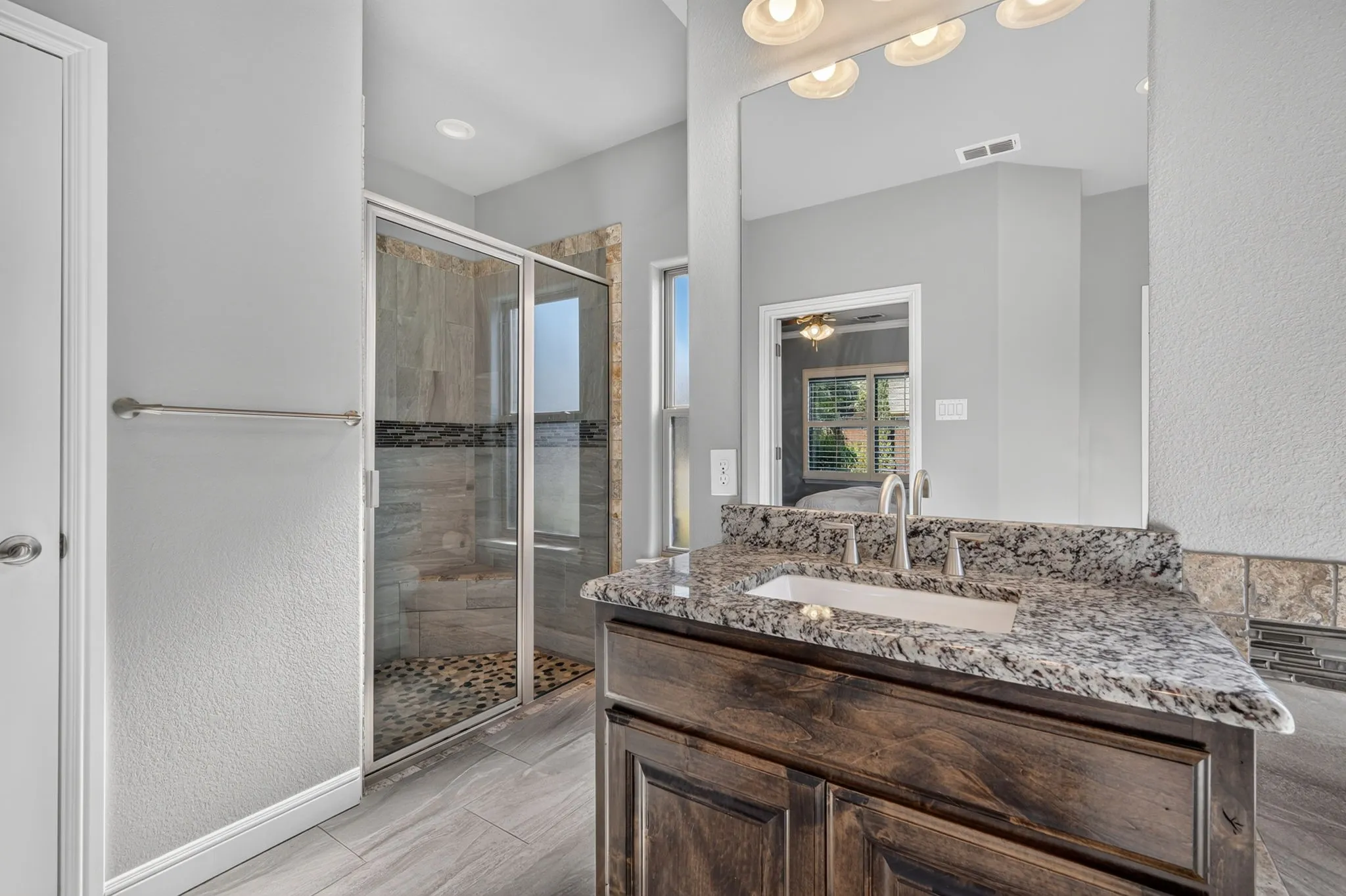 Single Family Residence For Sale in Hood County , 305 Donna Circle, Granbury, Texas 76049, 3 Bedroom, 3 Bathroom, 2 Garage spaces, 1,749 Sqft, built in 2018, mls#21373988, Real Estate Agent in Granbury, Homes For Sale in Hood county, Homes For Sale in Granbury, Realtor in Granbury Texas, Real Estate Brokerage Independent Realty Texas, Luminita Cordes Realtor