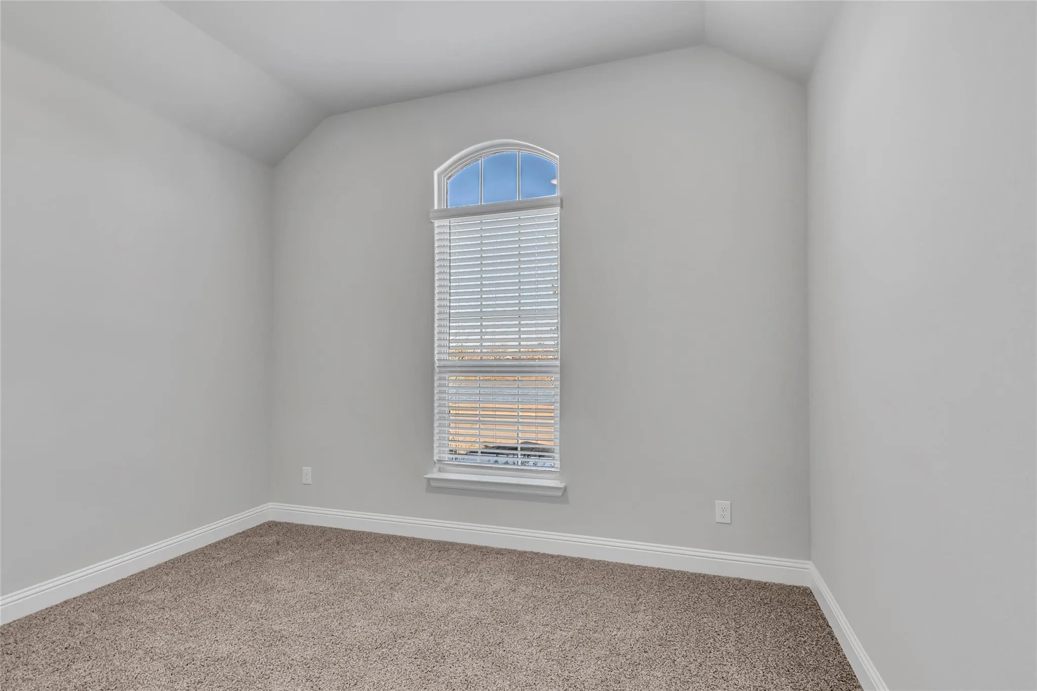 Single Family Residence For Rent in Tarrant County , 4804 Dewy Rose Lane, Fort Worth, Texas 76244, 4 Bedroom, 2 Bathroom, 2 Garage spaces, 1,808 Sqft, built in 2023, mls#21381690, Real Estate Agent in Fort Worth, Homes For Rent in Tarrant county, Homes For Rent in Fort Worth, Realtor in Fort Worth Texas, Real Estate Brokerage Independent Realty Texas, Luminita Cordes Realtor