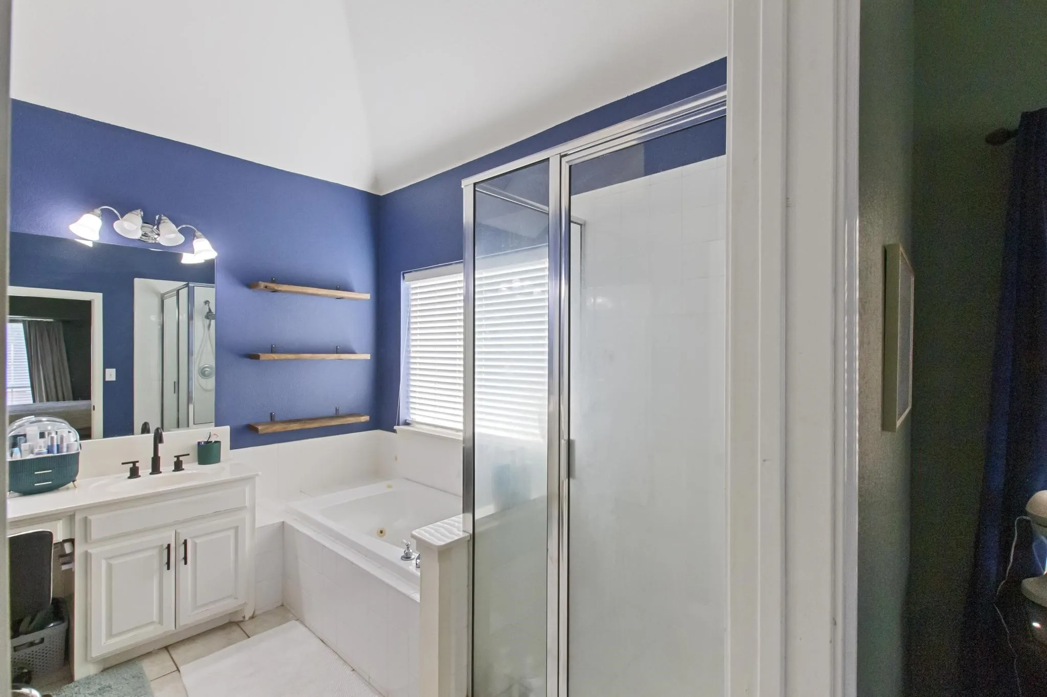 Single Family Residence For Sale in Denton County , 417 Valley View Lane, Krum, Texas 76249, 3 Bedroom, 2 Bathroom, 2 Garage spaces, 1,856 Sqft, built in 2002, mls#21362852, Real Estate Agent in Krum, Homes For Sale in Denton county, Homes For Sale in Krum, Realtor in Krum Texas, Real Estate Brokerage Independent Realty Texas, Luminita Cordes Realtor