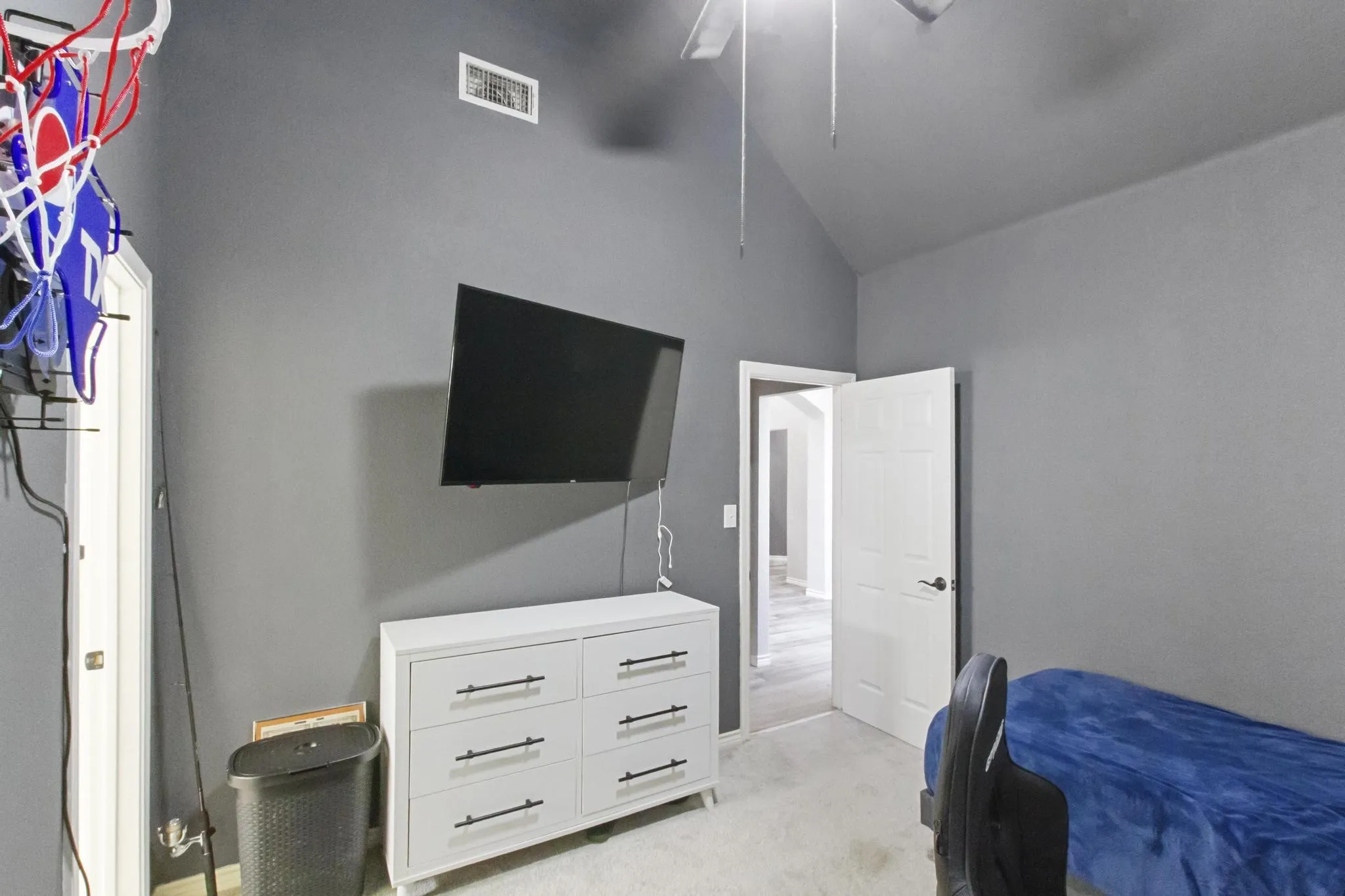 Single Family Residence For Sale in Denton County , 417 Valley View Lane, Krum, Texas 76249, 3 Bedroom, 2 Bathroom, 2 Garage spaces, 1,856 Sqft, built in 2002, mls#21362852, Real Estate Agent in Krum, Homes For Sale in Denton county, Homes For Sale in Krum, Realtor in Krum Texas, Real Estate Brokerage Independent Realty Texas, Luminita Cordes Realtor