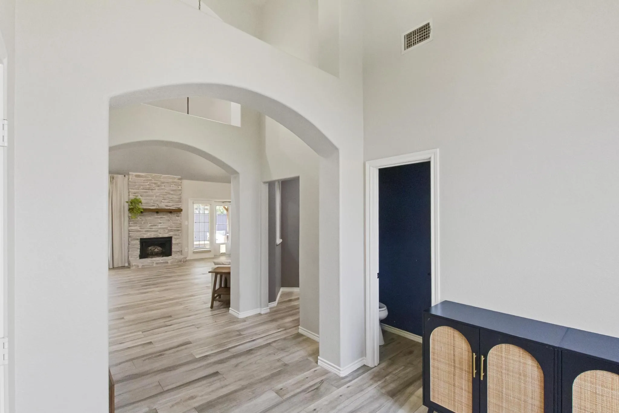 Single Family Residence For Sale in Denton County , 417 Valley View Lane, Krum, Texas 76249, 3 Bedroom, 2 Bathroom, 2 Garage spaces, 1,856 Sqft, built in 2002, mls#21362852, Real Estate Agent in Krum, Homes For Sale in Denton county, Homes For Sale in Krum, Realtor in Krum Texas, Real Estate Brokerage Independent Realty Texas, Luminita Cordes Realtor