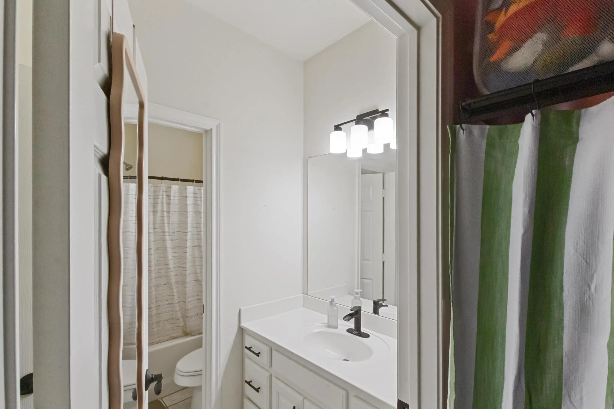 Single Family Residence For Sale in Denton County , 417 Valley View Lane, Krum, Texas 76249, 3 Bedroom, 2 Bathroom, 2 Garage spaces, 1,856 Sqft, built in 2002, mls#21362852, Real Estate Agent in Krum, Homes For Sale in Denton county, Homes For Sale in Krum, Realtor in Krum Texas, Real Estate Brokerage Independent Realty Texas, Luminita Cordes Realtor