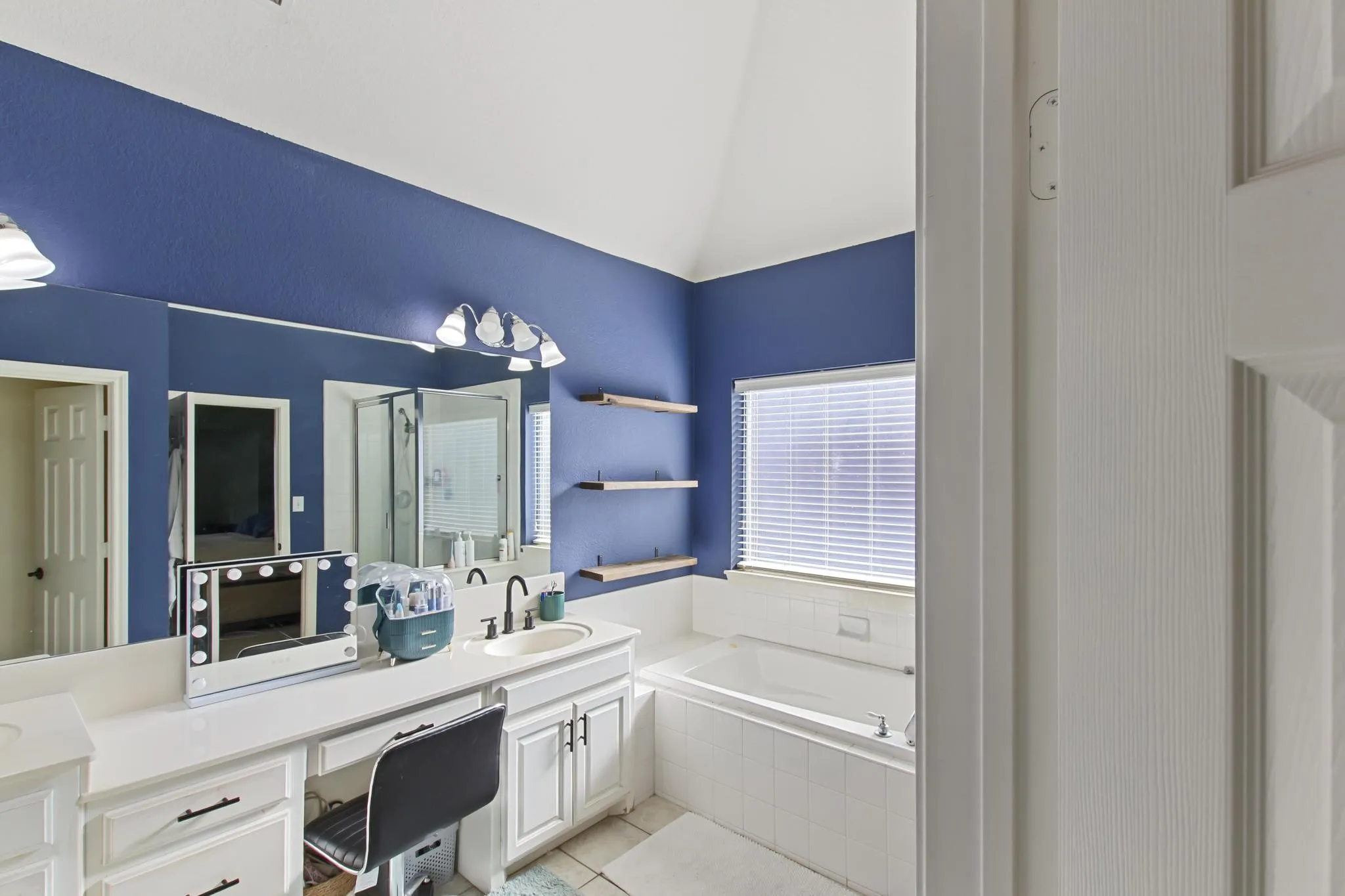 Single Family Residence For Sale in Denton County , 417 Valley View Lane, Krum, Texas 76249, 3 Bedroom, 2 Bathroom, 2 Garage spaces, 1,856 Sqft, built in 2002, mls#21362852, Real Estate Agent in Krum, Homes For Sale in Denton county, Homes For Sale in Krum, Realtor in Krum Texas, Real Estate Brokerage Independent Realty Texas, Luminita Cordes Realtor