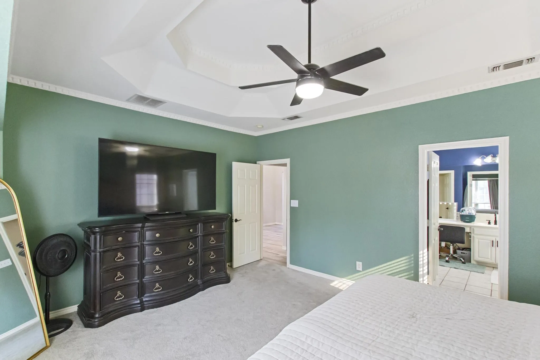 Single Family Residence For Sale in Denton County , 417 Valley View Lane, Krum, Texas 76249, 3 Bedroom, 2 Bathroom, 2 Garage spaces, 1,856 Sqft, built in 2002, mls#21362852, Real Estate Agent in Krum, Homes For Sale in Denton county, Homes For Sale in Krum, Realtor in Krum Texas, Real Estate Brokerage Independent Realty Texas, Luminita Cordes Realtor