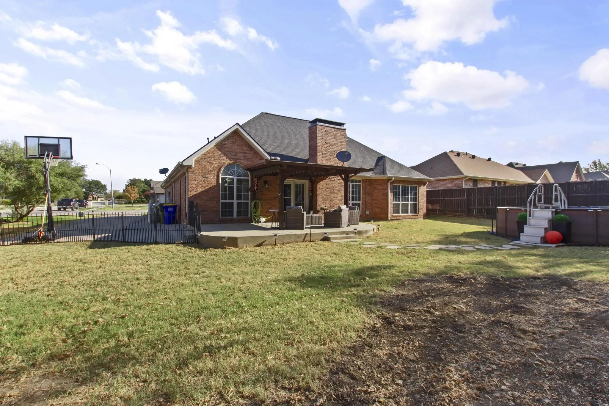 Single Family Residence For Sale in Denton County , 417 Valley View Lane, Krum, Texas 76249, 3 Bedroom, 2 Bathroom, 2 Garage spaces, 1,856 Sqft, built in 2002, mls#21362852, Real Estate Agent in Krum, Homes For Sale in Denton county, Homes For Sale in Krum, Realtor in Krum Texas, Real Estate Brokerage Independent Realty Texas, Luminita Cordes Realtor
