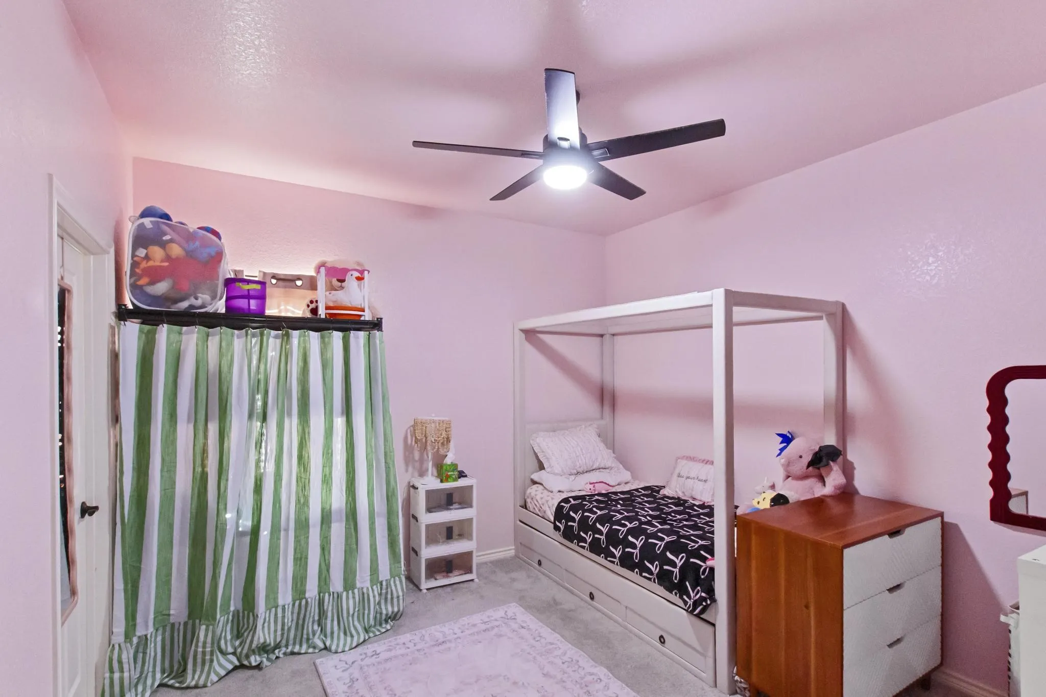 Single Family Residence For Sale in Denton County , 417 Valley View Lane, Krum, Texas 76249, 3 Bedroom, 2 Bathroom, 2 Garage spaces, 1,856 Sqft, built in 2002, mls#21362852, Real Estate Agent in Krum, Homes For Sale in Denton county, Homes For Sale in Krum, Realtor in Krum Texas, Real Estate Brokerage Independent Realty Texas, Luminita Cordes Realtor