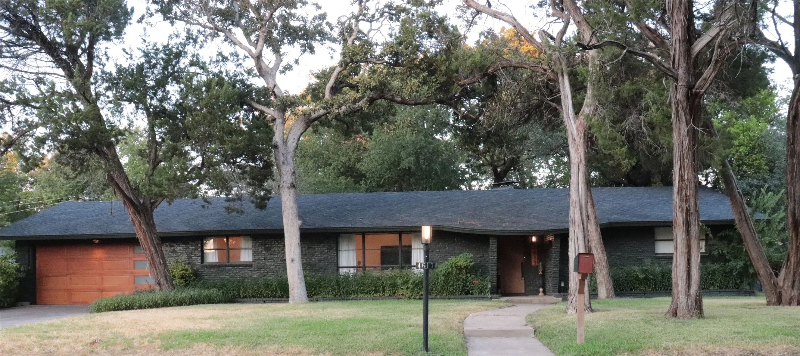 Single Family Residence For Sale in Mc Lennan County , 4617 Scottwood Drive, Waco, Texas 76708, 3 Bedroom, 3 Bathroom, 2 Garage spaces, 2,639 Sqft, built in 1959, mls#21380116, Real Estate Agent in Waco, Homes For Sale in Mc Lennan county, Homes For Sale in Waco, Realtor in Waco Texas, Real Estate Brokerage Independent Realty Texas, Luminita Cordes Realtor