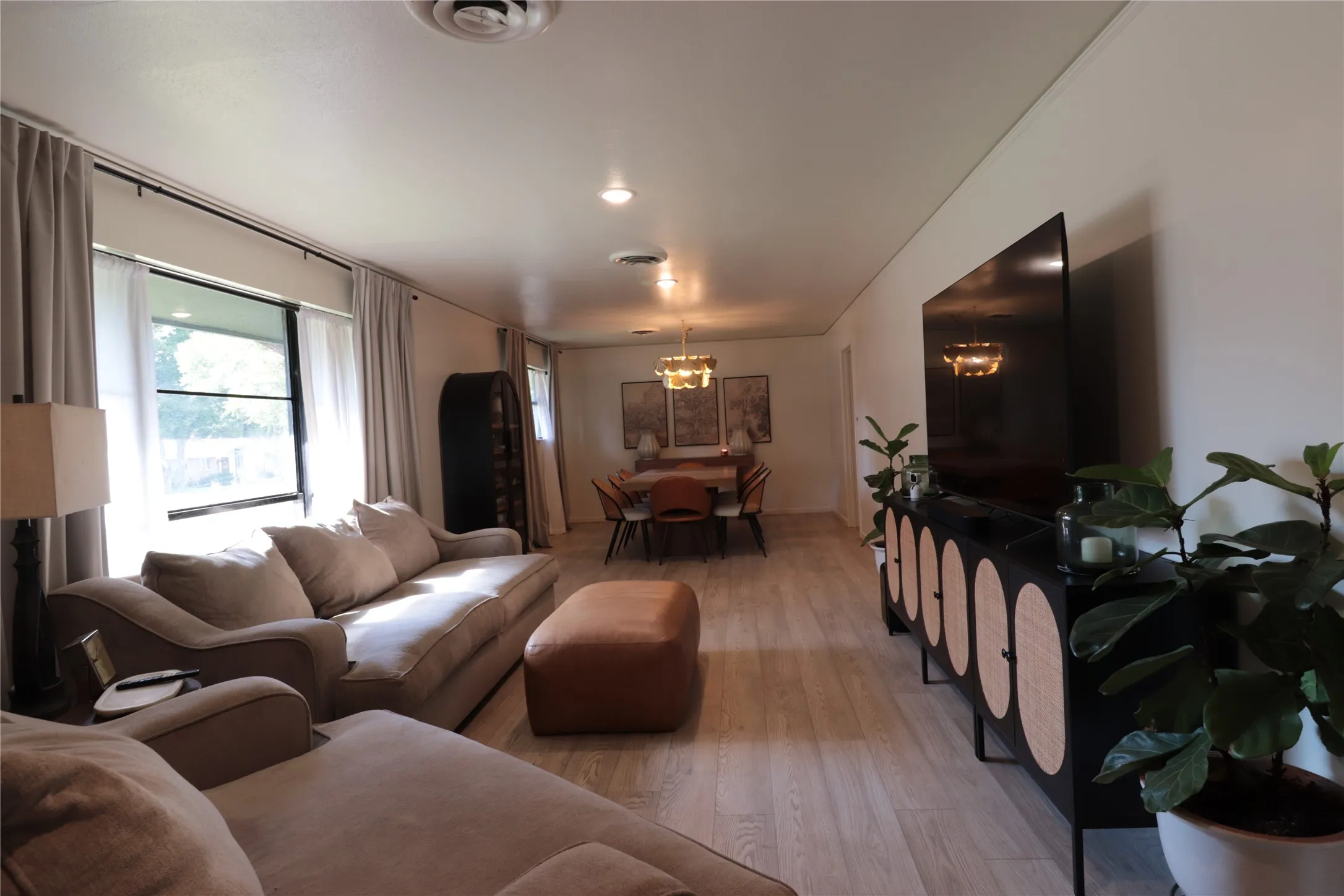Single Family Residence For Sale in Mc Lennan County , 4617 Scottwood Drive, Waco, Texas 76708, 3 Bedroom, 3 Bathroom, 2 Garage spaces, 2,639 Sqft, built in 1959, mls#21380116, Real Estate Agent in Waco, Homes For Sale in Mc Lennan county, Homes For Sale in Waco, Realtor in Waco Texas, Real Estate Brokerage Independent Realty Texas, Luminita Cordes Realtor
