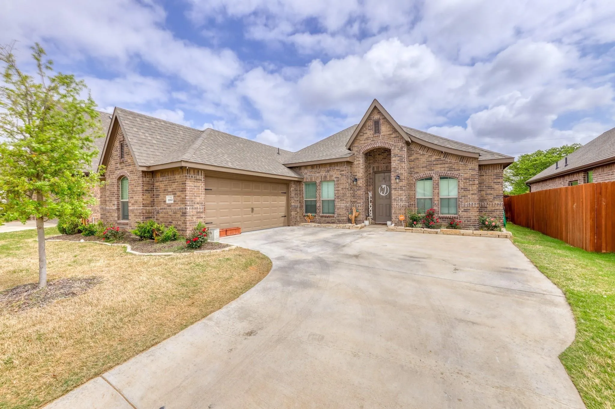 Single Family Residence For Rent in Johnson County , 1060 Wildwood Drive, Joshua, Texas 76058, 3 Bedroom, 2 Bathroom, 2 Garage spaces, 2,267 Sqft, built in 2020, mls#21381694, Real Estate Agent in Joshua, Homes For Rent in Johnson county, Homes For Rent in Joshua, Realtor in Joshua Texas, Real Estate Brokerage Independent Realty Texas, Luminita Cordes Realtor