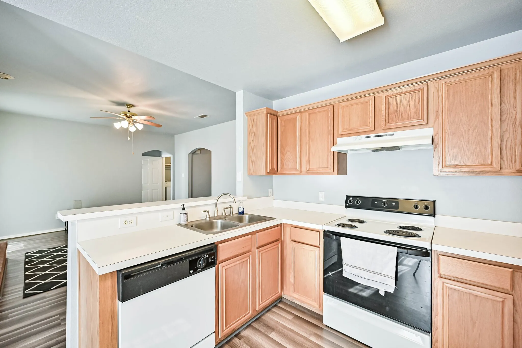 Single Family Residence For Rent in Johnson County , 415 Preston Drive, Cleburne, Texas 76033, 3 Bedroom, 2 Bathroom, 2 Garage spaces, 1,284 Sqft, built in 1998, mls#21380841, Real Estate Agent in Cleburne, Homes For Rent in Johnson county, Homes For Rent in Cleburne, Realtor in Cleburne Texas, Real Estate Brokerage Independent Realty Texas, Luminita Cordes Realtor