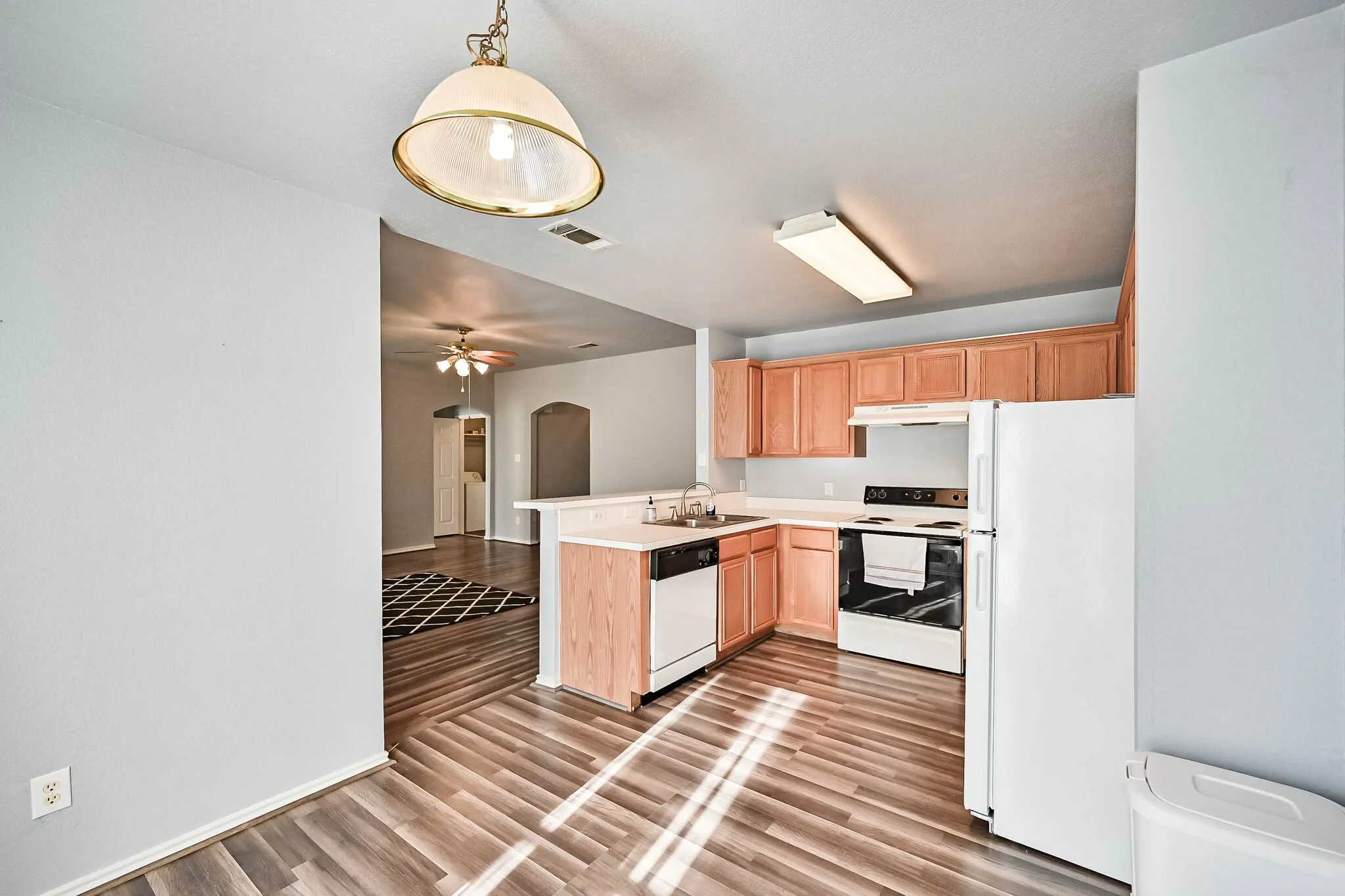 Single Family Residence For Rent in Johnson County , 415 Preston Drive, Cleburne, Texas 76033, 3 Bedroom, 2 Bathroom, 2 Garage spaces, 1,284 Sqft, built in 1998, mls#21380841, Real Estate Agent in Cleburne, Homes For Rent in Johnson county, Homes For Rent in Cleburne, Realtor in Cleburne Texas, Real Estate Brokerage Independent Realty Texas, Luminita Cordes Realtor