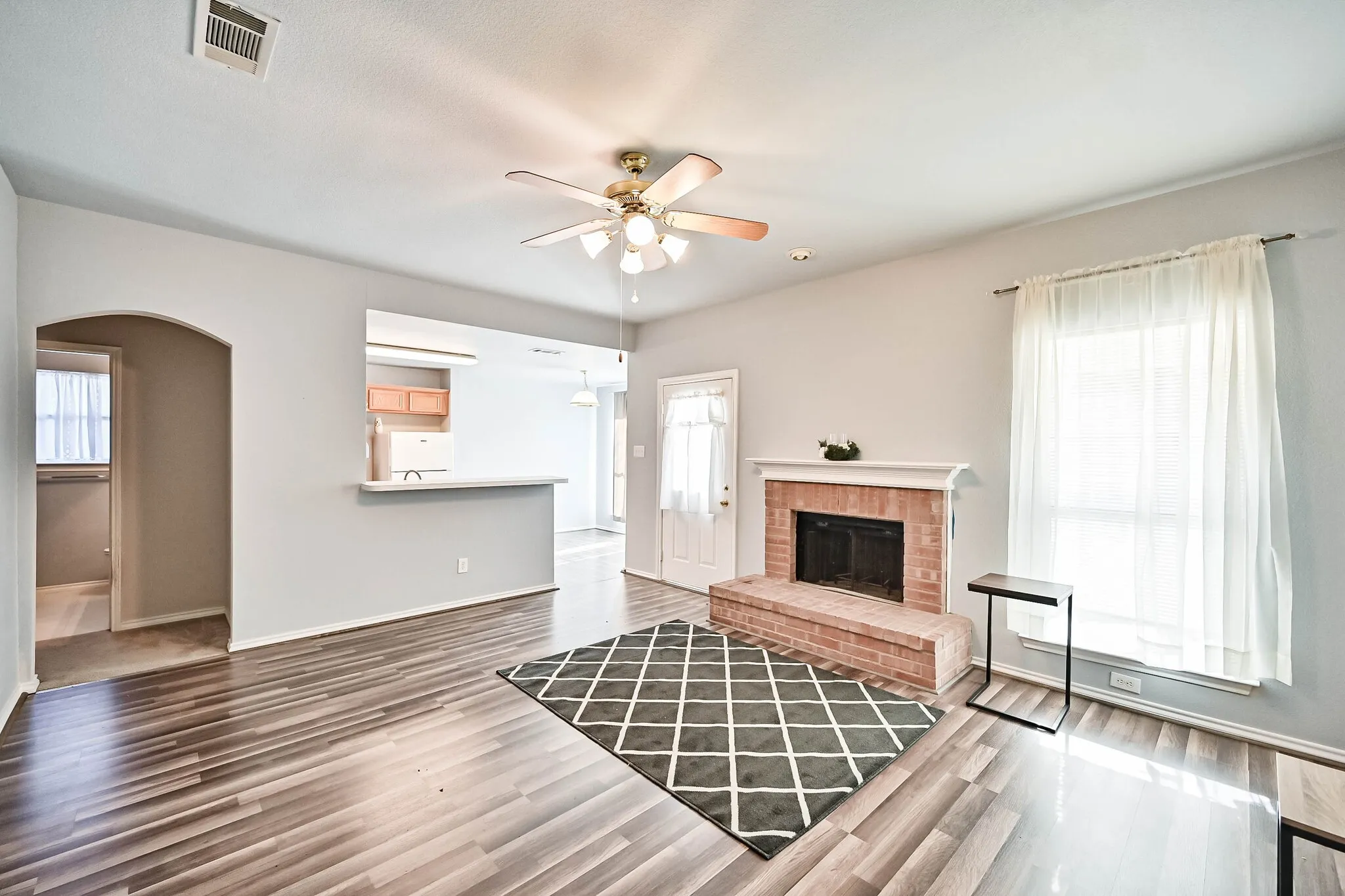 Single Family Residence For Rent in Johnson County , 415 Preston Drive, Cleburne, Texas 76033, 3 Bedroom, 2 Bathroom, 2 Garage spaces, 1,284 Sqft, built in 1998, mls#21380841, Real Estate Agent in Cleburne, Homes For Rent in Johnson county, Homes For Rent in Cleburne, Realtor in Cleburne Texas, Real Estate Brokerage Independent Realty Texas, Luminita Cordes Realtor