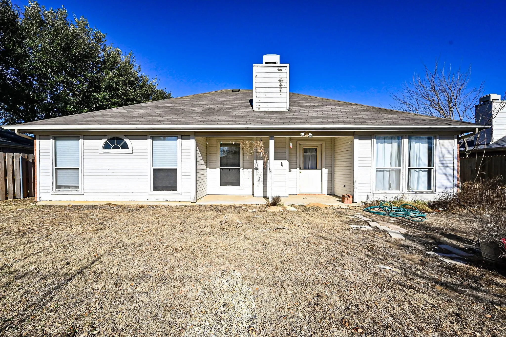 Single Family Residence For Rent in Johnson County , 415 Preston Drive, Cleburne, Texas 76033, 3 Bedroom, 2 Bathroom, 2 Garage spaces, 1,284 Sqft, built in 1998, mls#21380841, Real Estate Agent in Cleburne, Homes For Rent in Johnson county, Homes For Rent in Cleburne, Realtor in Cleburne Texas, Real Estate Brokerage Independent Realty Texas, Luminita Cordes Realtor
