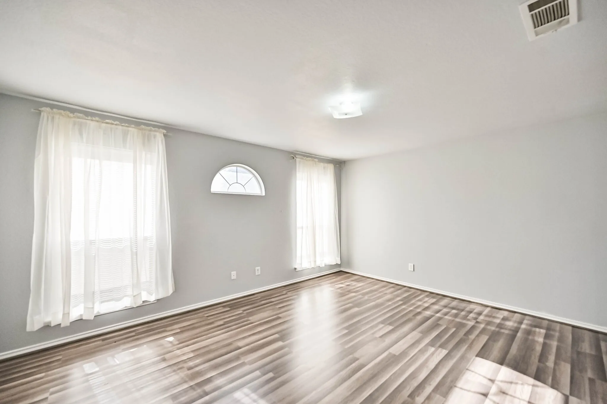 Single Family Residence For Rent in Johnson County , 415 Preston Drive, Cleburne, Texas 76033, 3 Bedroom, 2 Bathroom, 2 Garage spaces, 1,284 Sqft, built in 1998, mls#21380841, Real Estate Agent in Cleburne, Homes For Rent in Johnson county, Homes For Rent in Cleburne, Realtor in Cleburne Texas, Real Estate Brokerage Independent Realty Texas, Luminita Cordes Realtor