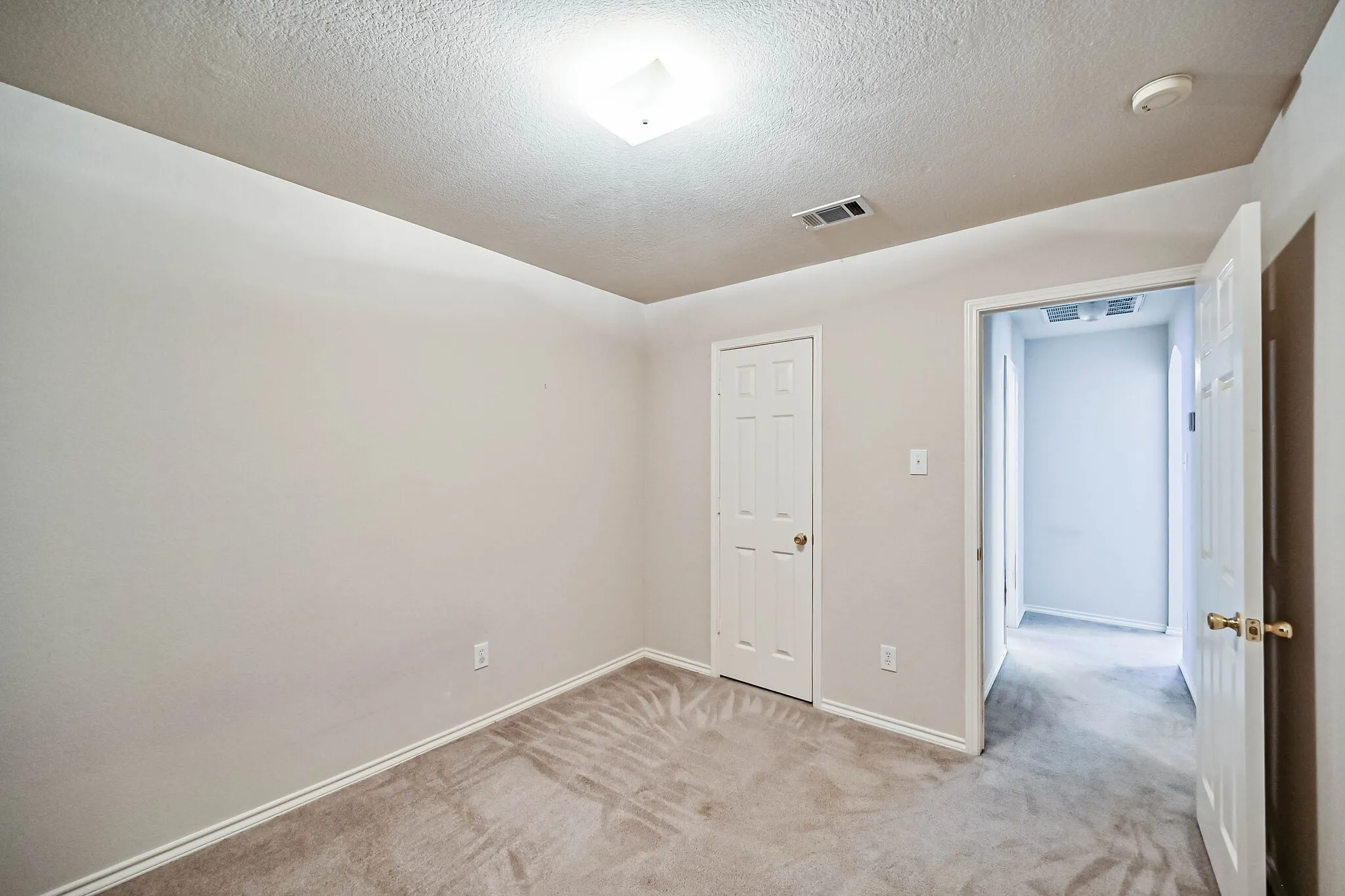 Single Family Residence For Rent in Johnson County , 415 Preston Drive, Cleburne, Texas 76033, 3 Bedroom, 2 Bathroom, 2 Garage spaces, 1,284 Sqft, built in 1998, mls#21380841, Real Estate Agent in Cleburne, Homes For Rent in Johnson county, Homes For Rent in Cleburne, Realtor in Cleburne Texas, Real Estate Brokerage Independent Realty Texas, Luminita Cordes Realtor