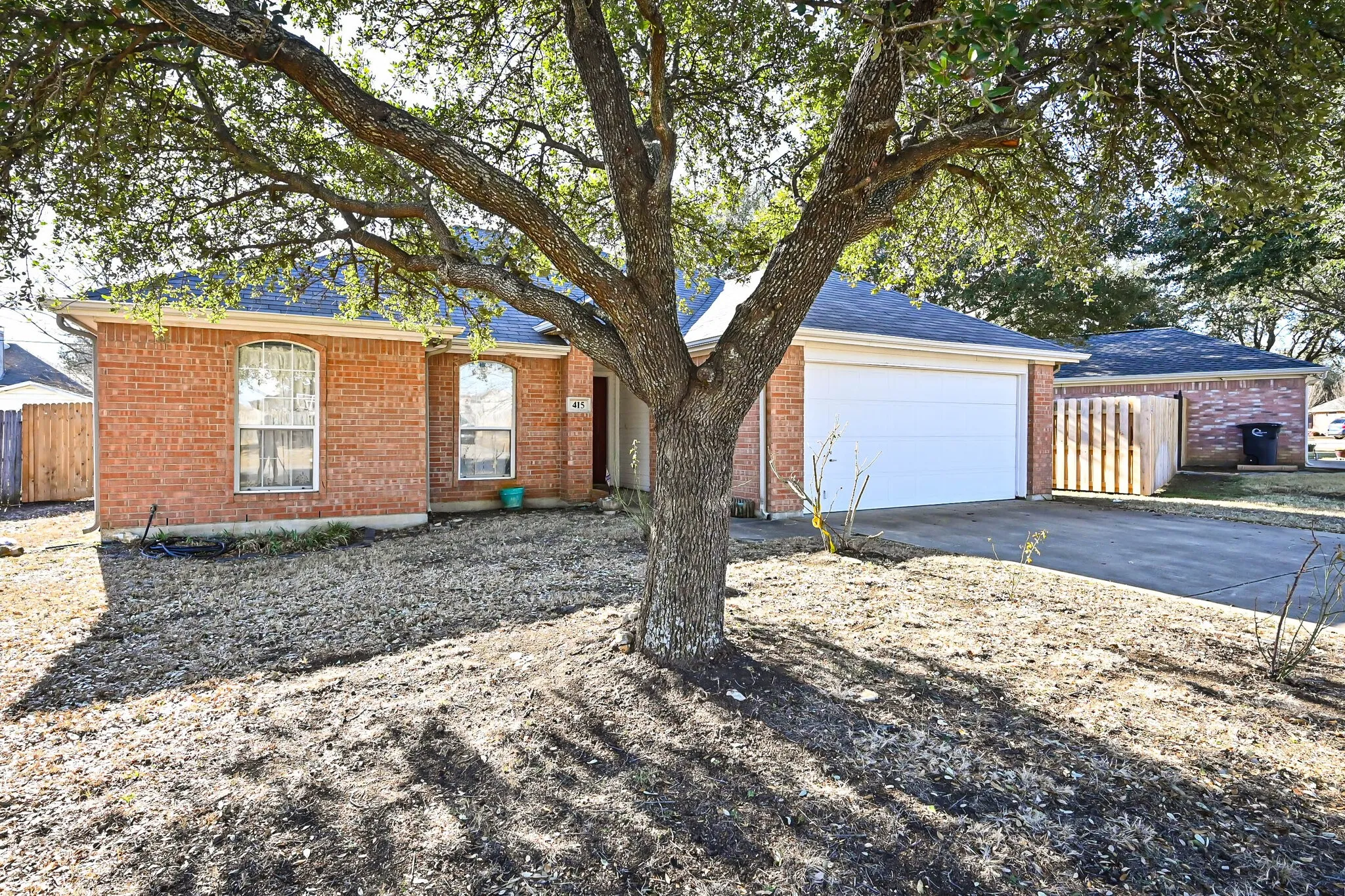 Single Family Residence For Rent in Johnson County , 415 Preston Drive, Cleburne, Texas 76033, 3 Bedroom, 2 Bathroom, 2 Garage spaces, 1,284 Sqft, built in 1998, mls#21380841, Real Estate Agent in Cleburne, Homes For Rent in Johnson county, Homes For Rent in Cleburne, Realtor in Cleburne Texas, Real Estate Brokerage Independent Realty Texas, Luminita Cordes Realtor