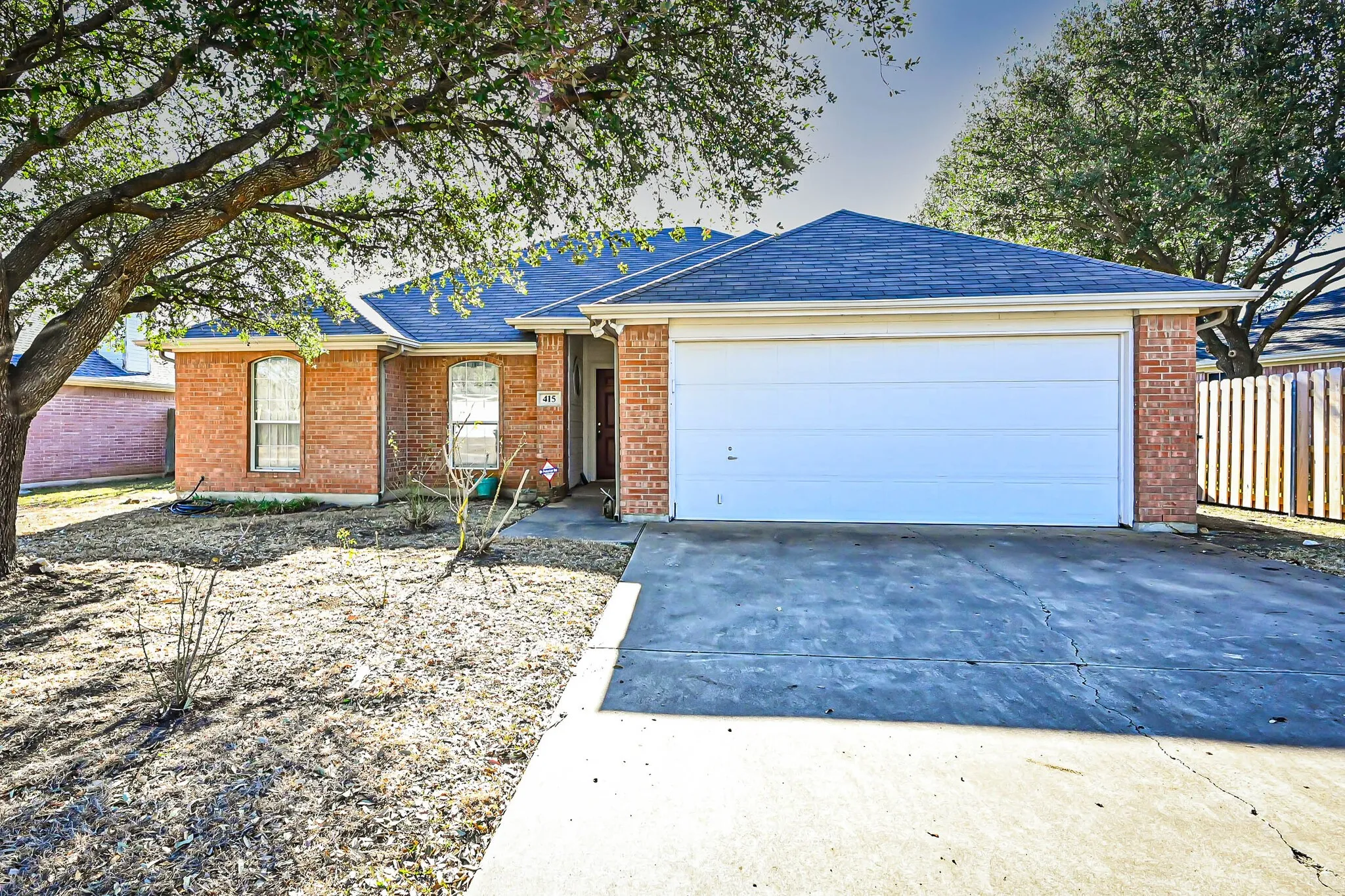 Single Family Residence For Rent in Johnson County , 415 Preston Drive, Cleburne, Texas 76033, 3 Bedroom, 2 Bathroom, 2 Garage spaces, 1,284 Sqft, built in 1998, mls#21380841, Real Estate Agent in Cleburne, Homes For Rent in Johnson county, Homes For Rent in Cleburne, Realtor in Cleburne Texas, Real Estate Brokerage Independent Realty Texas, Luminita Cordes Realtor