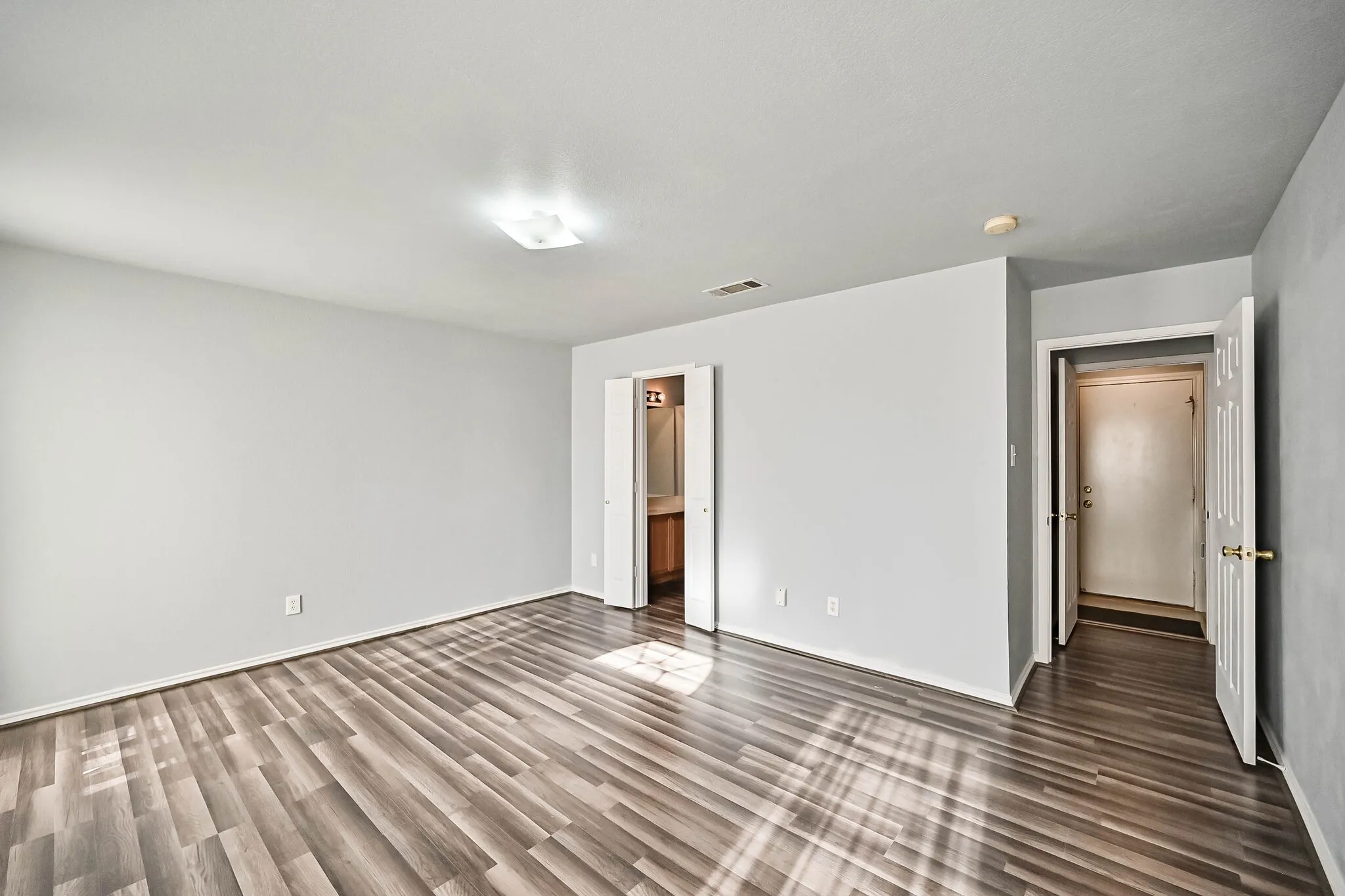 Single Family Residence For Rent in Johnson County , 415 Preston Drive, Cleburne, Texas 76033, 3 Bedroom, 2 Bathroom, 2 Garage spaces, 1,284 Sqft, built in 1998, mls#21380841, Real Estate Agent in Cleburne, Homes For Rent in Johnson county, Homes For Rent in Cleburne, Realtor in Cleburne Texas, Real Estate Brokerage Independent Realty Texas, Luminita Cordes Realtor