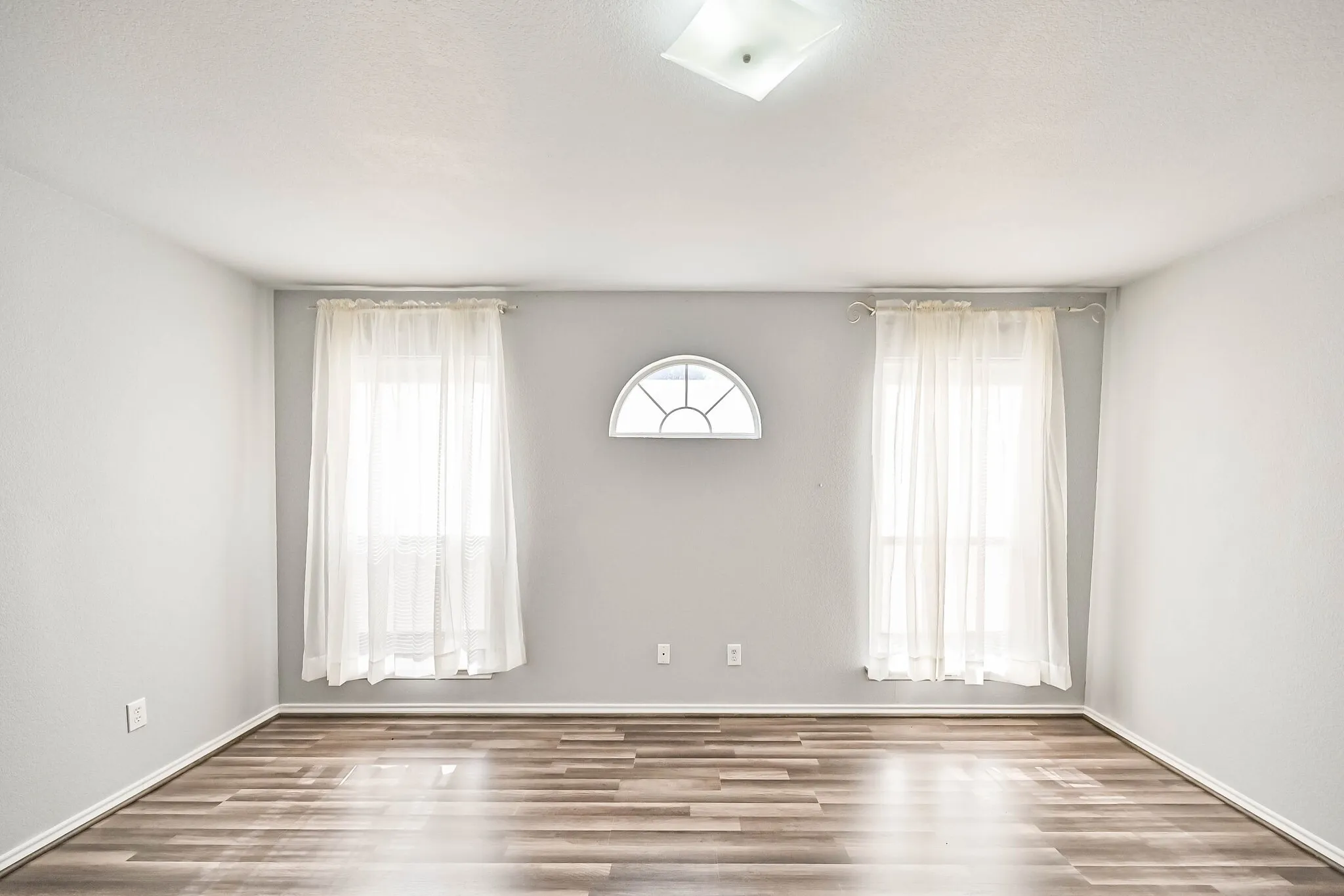 Single Family Residence For Rent in Johnson County , 415 Preston Drive, Cleburne, Texas 76033, 3 Bedroom, 2 Bathroom, 2 Garage spaces, 1,284 Sqft, built in 1998, mls#21380841, Real Estate Agent in Cleburne, Homes For Rent in Johnson county, Homes For Rent in Cleburne, Realtor in Cleburne Texas, Real Estate Brokerage Independent Realty Texas, Luminita Cordes Realtor