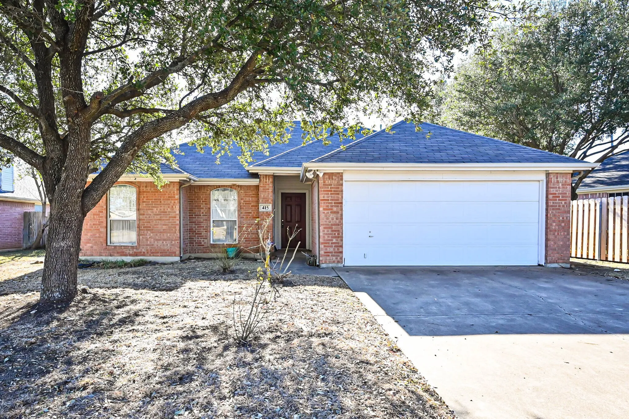 Single Family Residence For Rent in Johnson County , 415 Preston Drive, Cleburne, Texas 76033, 3 Bedroom, 2 Bathroom, 2 Garage spaces, 1,284 Sqft, built in 1998, mls#21380841, Real Estate Agent in Cleburne, Homes For Rent in Johnson county, Homes For Rent in Cleburne, Realtor in Cleburne Texas, Real Estate Brokerage Independent Realty Texas, Luminita Cordes Realtor