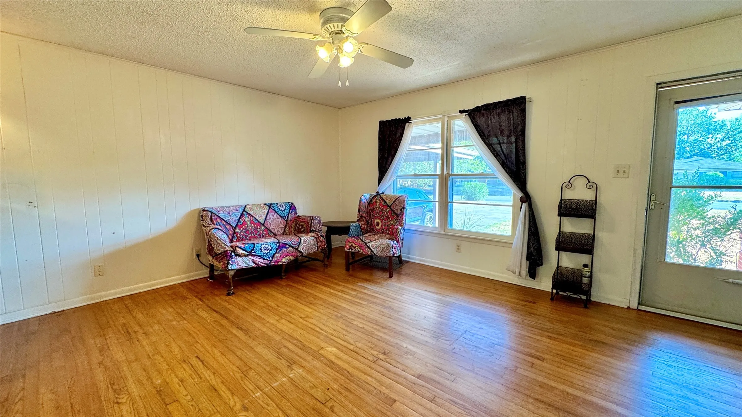 Single Family Residence For Sale in Kaufman County , 205 Davidson Drive, Terrell, Texas 75160, 2 Bedroom, 1 Bathroom, Garage spaces, 1,148 Sqft, built in 1955, mls#21381659, Real Estate Agent in Terrell, Homes For Sale in Kaufman county, Homes For Sale in Terrell, Realtor in Terrell Texas, Real Estate Brokerage Independent Realty Texas, Luminita Cordes Realtor