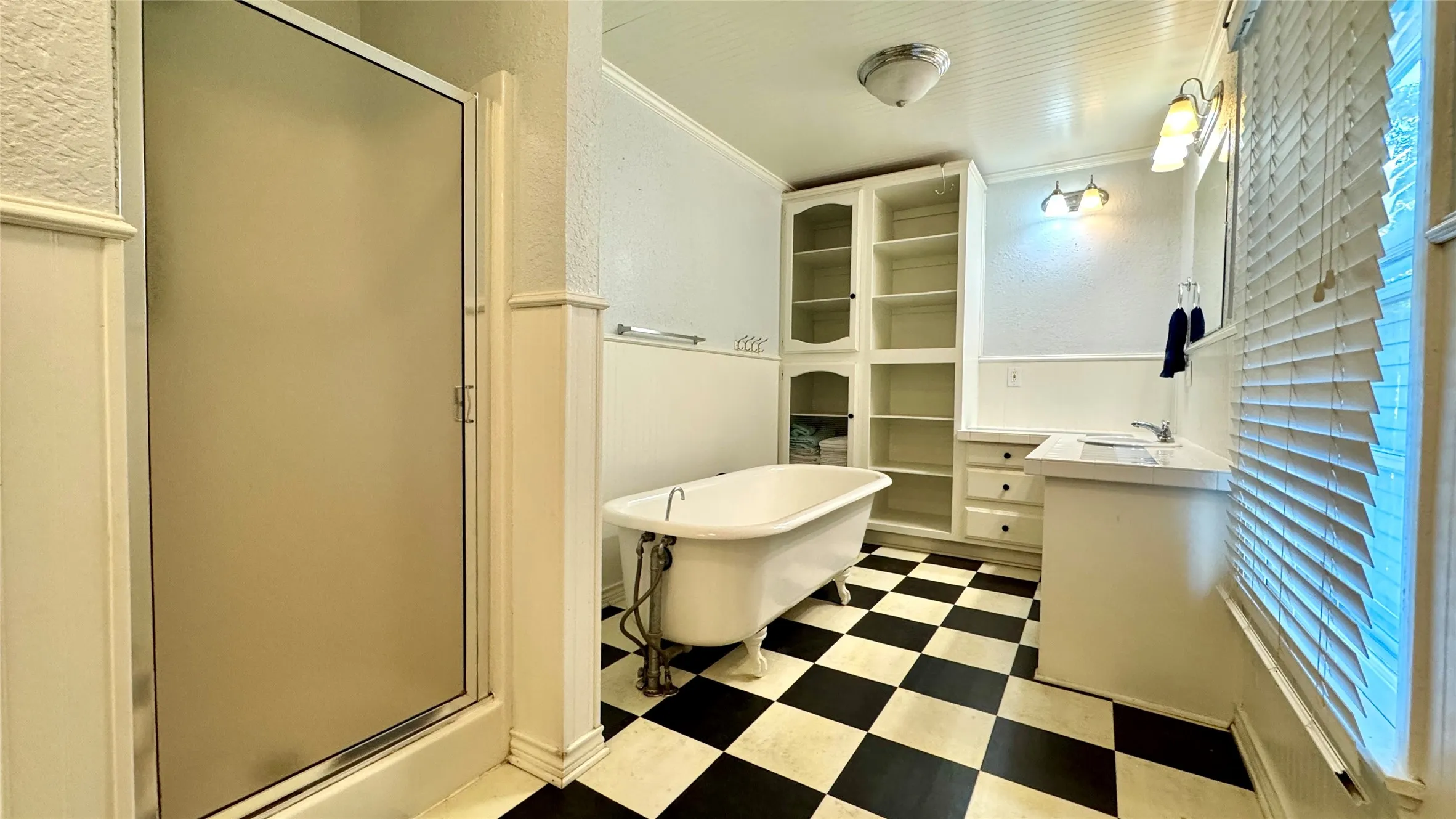 Single Family Residence For Sale in Kaufman County , 205 Davidson Drive, Terrell, Texas 75160, 2 Bedroom, 1 Bathroom, Garage spaces, 1,148 Sqft, built in 1955, mls#21381659, Real Estate Agent in Terrell, Homes For Sale in Kaufman county, Homes For Sale in Terrell, Realtor in Terrell Texas, Real Estate Brokerage Independent Realty Texas, Luminita Cordes Realtor