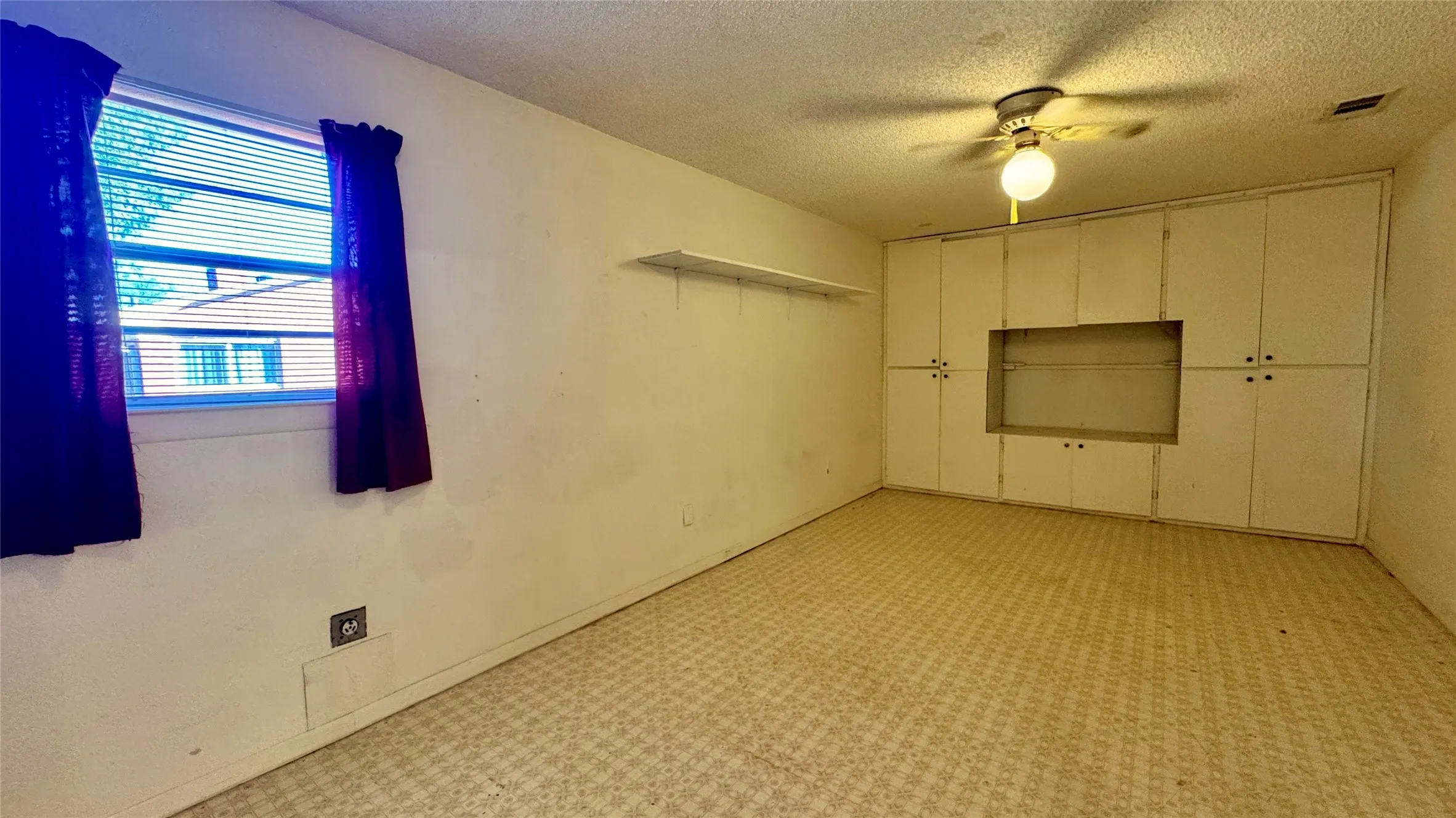 Single Family Residence For Sale in Kaufman County , 205 Davidson Drive, Terrell, Texas 75160, 2 Bedroom, 1 Bathroom, Garage spaces, 1,148 Sqft, built in 1955, mls#21381659, Real Estate Agent in Terrell, Homes For Sale in Kaufman county, Homes For Sale in Terrell, Realtor in Terrell Texas, Real Estate Brokerage Independent Realty Texas, Luminita Cordes Realtor