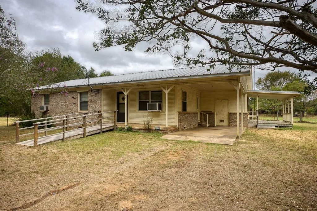 Single Family Residence For Sale in Anderson County , 4233 An County Road 163, Palestine, Texas 75801, 4 Bedroom, 2 Bathroom, 2 Garage spaces, 1,624 Sqft, built in 1900, mls#21381698, Real Estate Agent in Palestine, Homes For Sale in Anderson county, Homes For Sale in Palestine, Realtor in Palestine Texas, Real Estate Brokerage Independent Realty Texas, Luminita Cordes Realtor