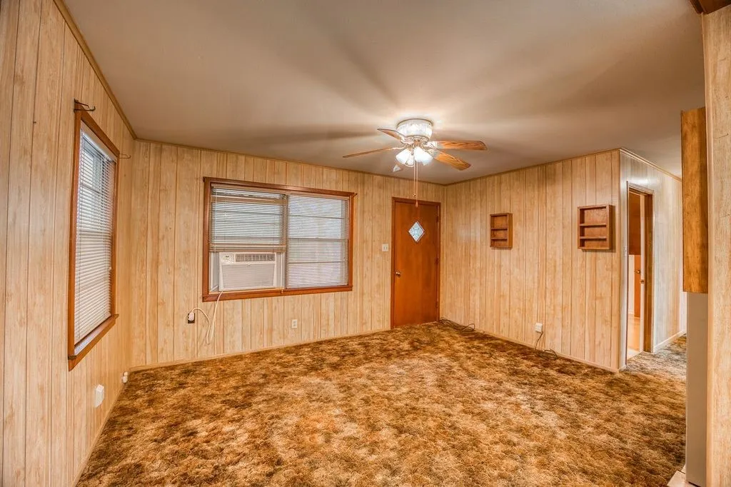 Single Family Residence For Sale in Anderson County , 4233 An County Road 163, Palestine, Texas 75801, 4 Bedroom, 2 Bathroom, 2 Garage spaces, 1,624 Sqft, built in 1900, mls#21381698, Real Estate Agent in Palestine, Homes For Sale in Anderson county, Homes For Sale in Palestine, Realtor in Palestine Texas, Real Estate Brokerage Independent Realty Texas, Luminita Cordes Realtor